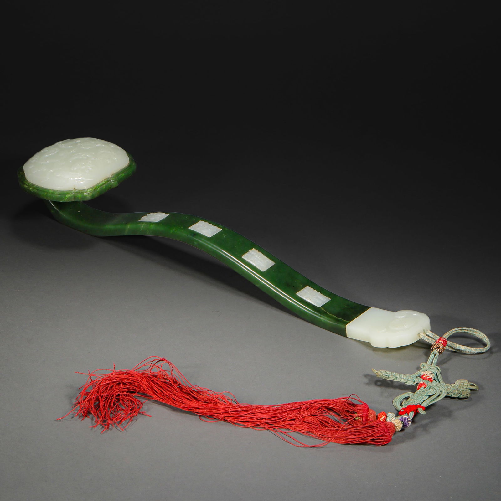 Ruyi Hetian Jade from the Qing Dynasty: Ruyi Hetian Jade from the Qing DynastyH11cm W42cm Weight798g
