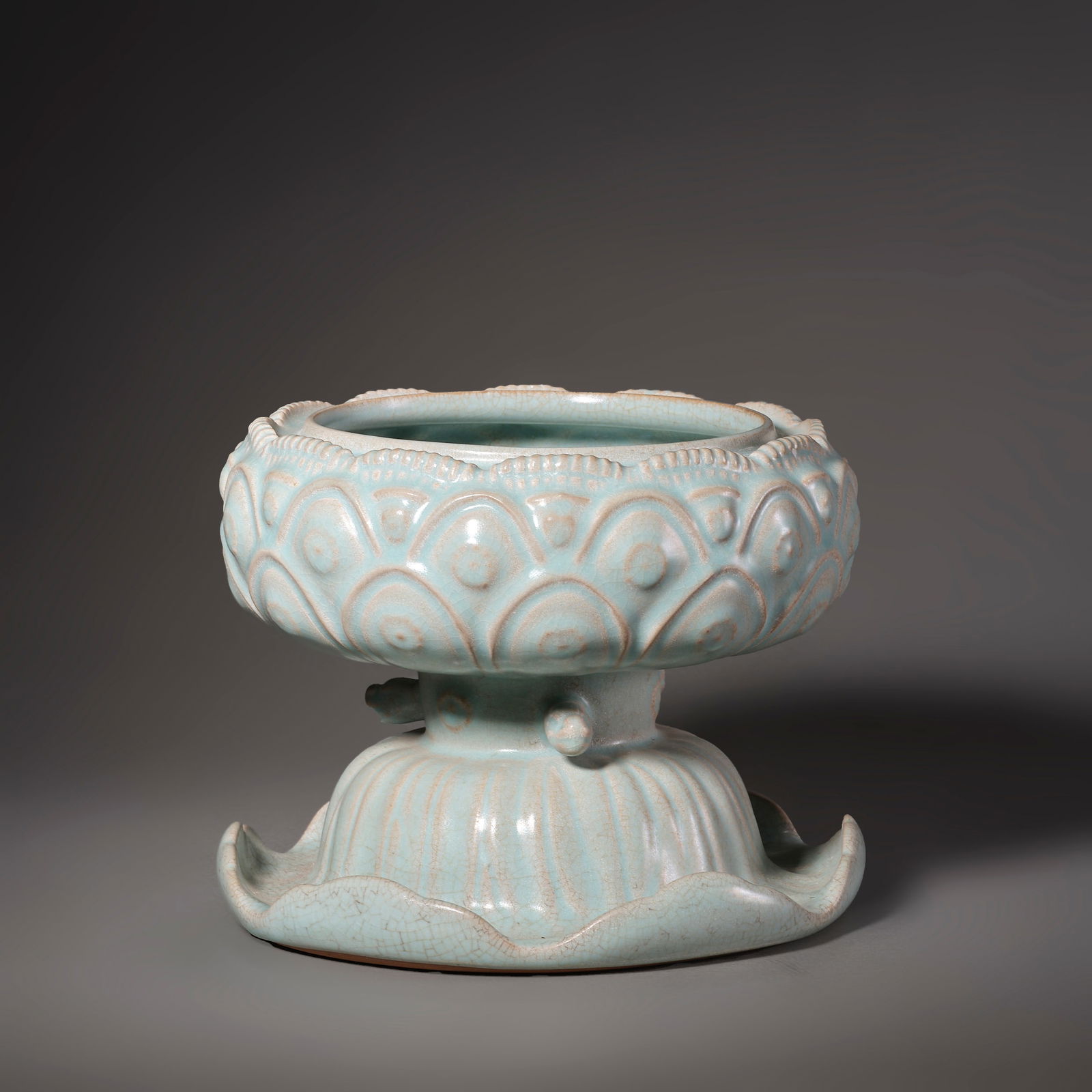 Before the Ming Dynasty, Ru kiln lotus seat tall foot wash: Before the Ming Dynasty, Ru kiln lotus seat tall foot washH30cm W24cm