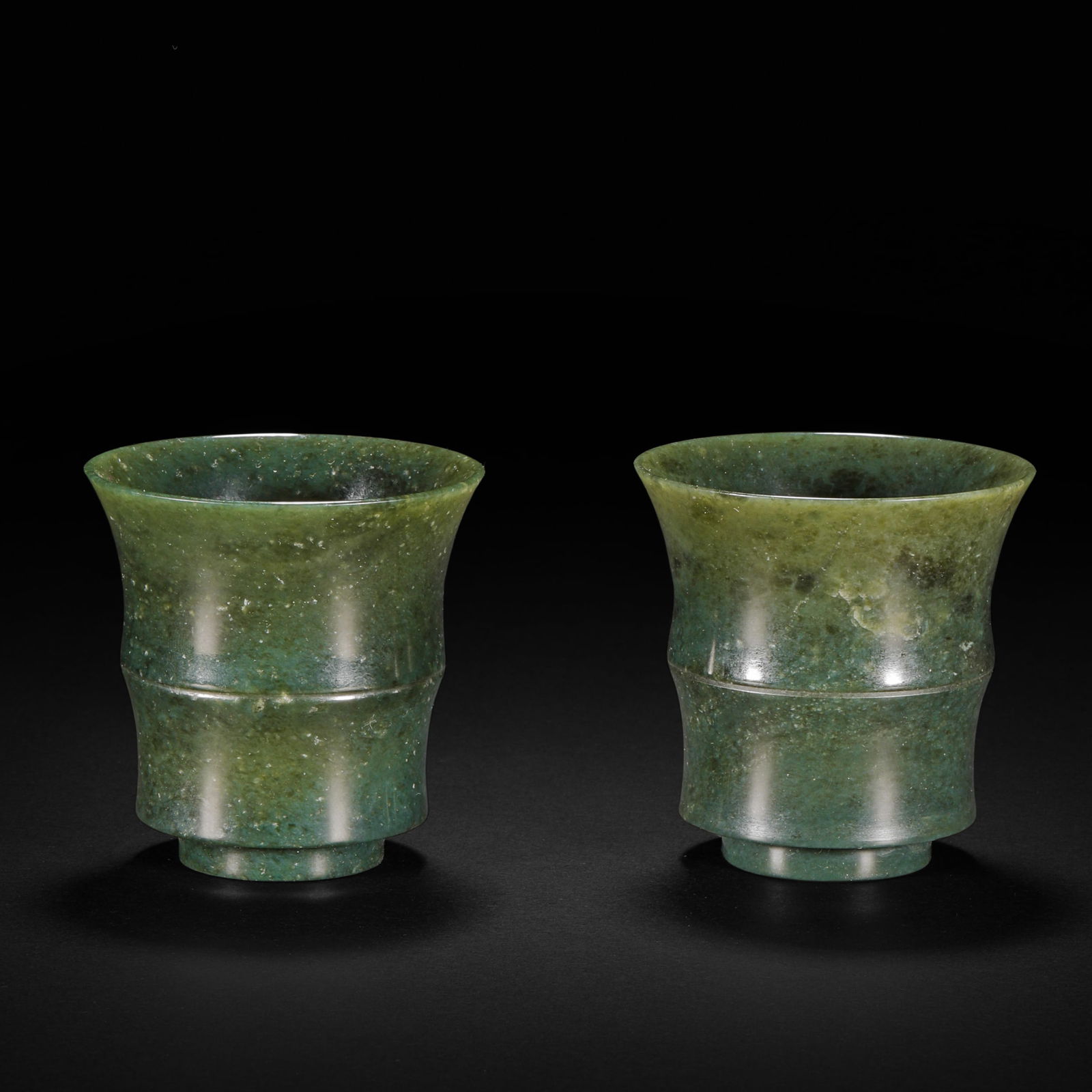 A pair of jasper cups from the Qing Dynasty: A pair of jasper cups from the Qing DynastyH6.5cm W6.3cm Weight206g