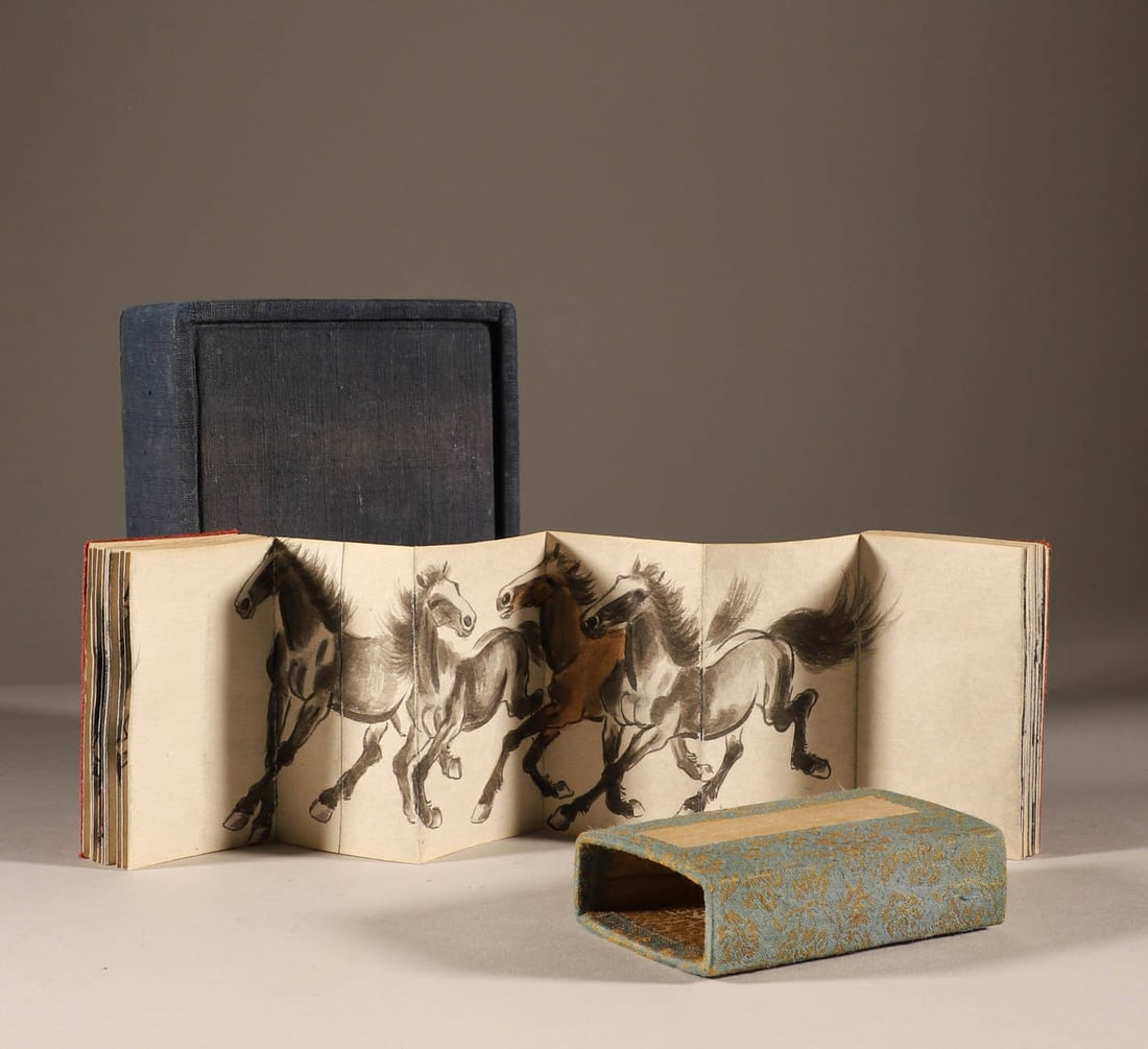 Modern and contemporary, signed animal album on paper (Xu Beihong): Modern and contemporary, signed animal album on paper (Xu Beihong)Length: 285cm, width: 9.3cm