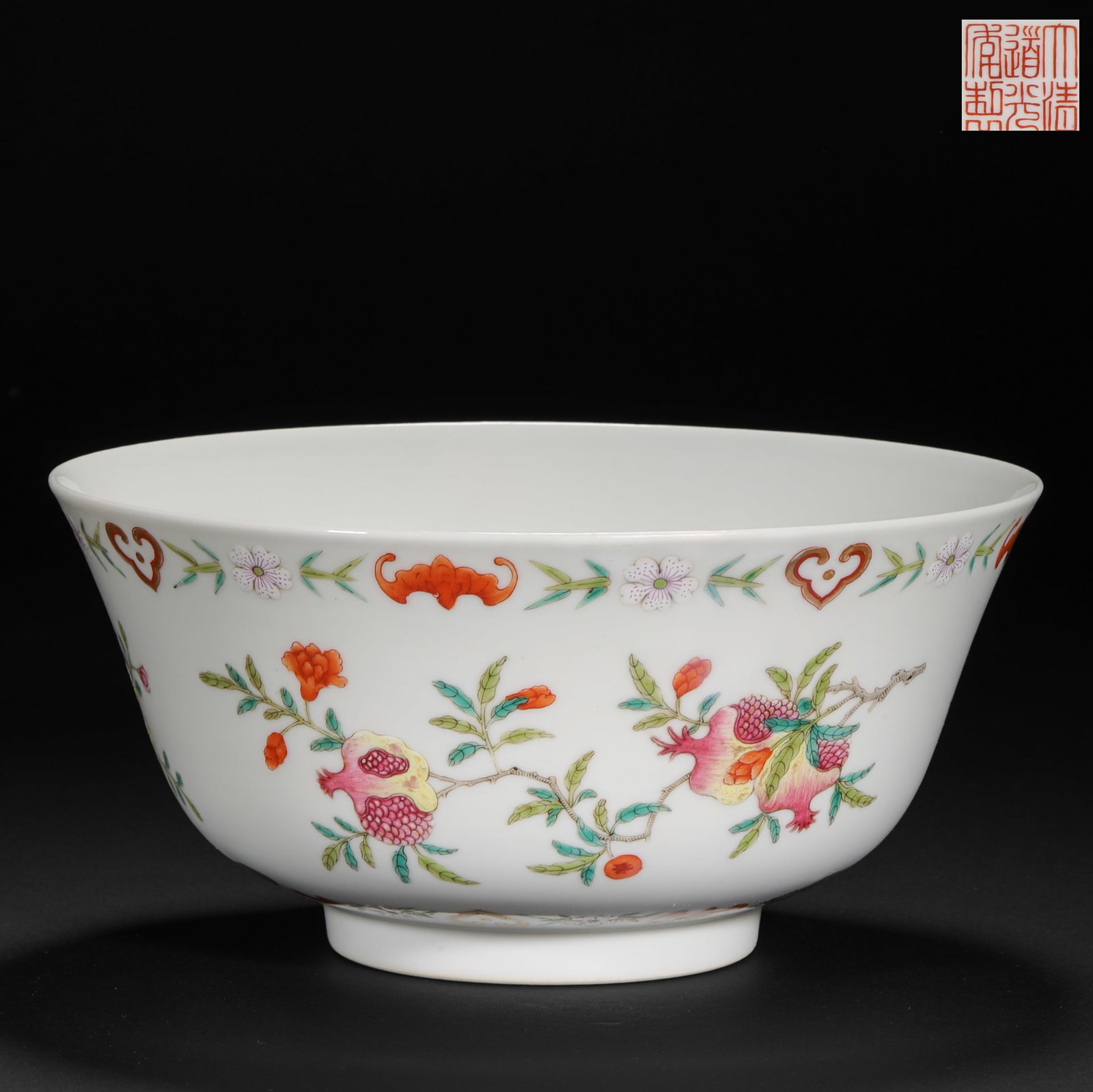 Qing Dynasty pastel flower longevity bowl: Qing Dynasty pastel flower longevity bowlH9cm W19cm