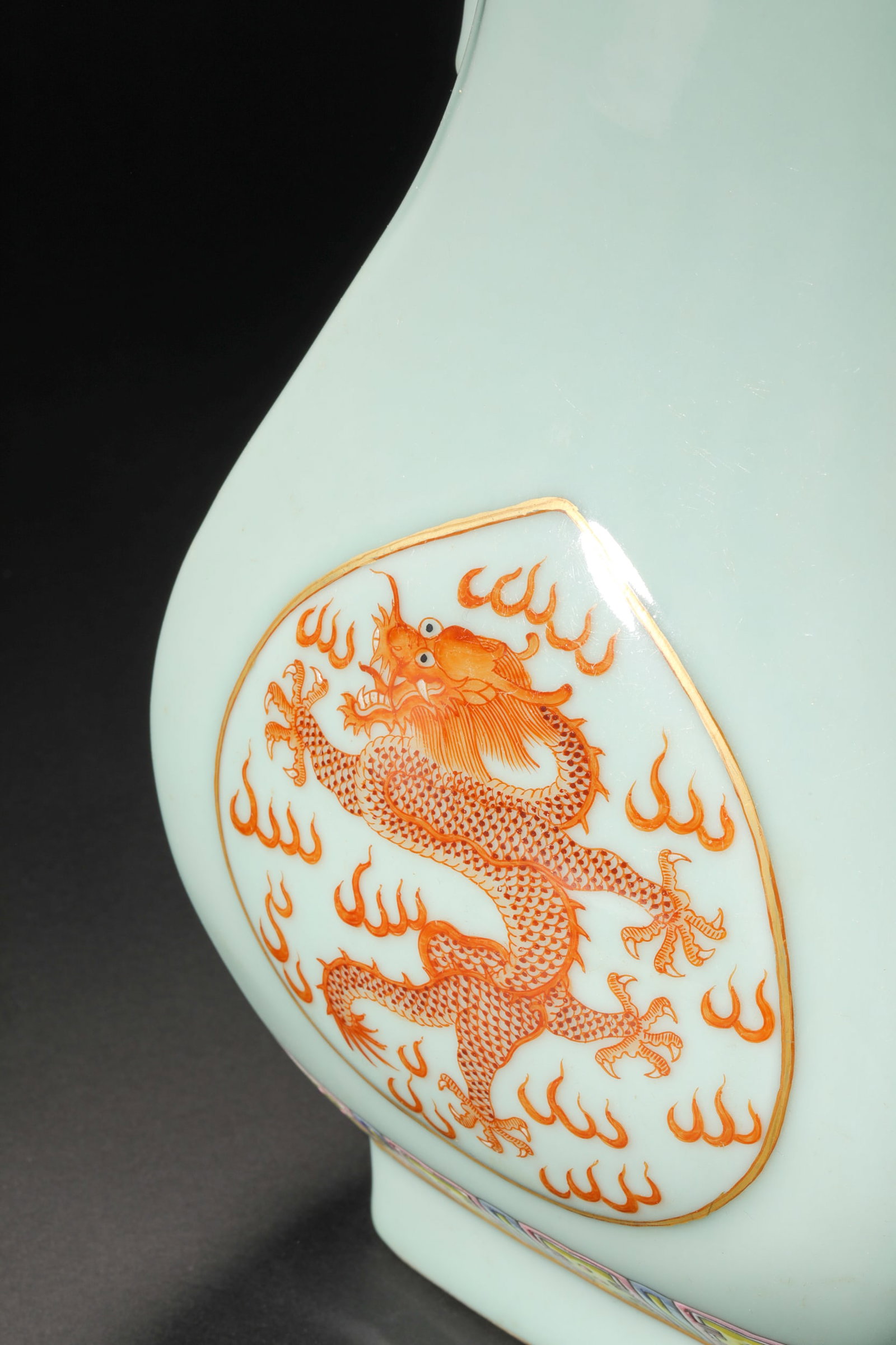 Qing Dynasty azure pastel flat vase with dragon pattern - 12