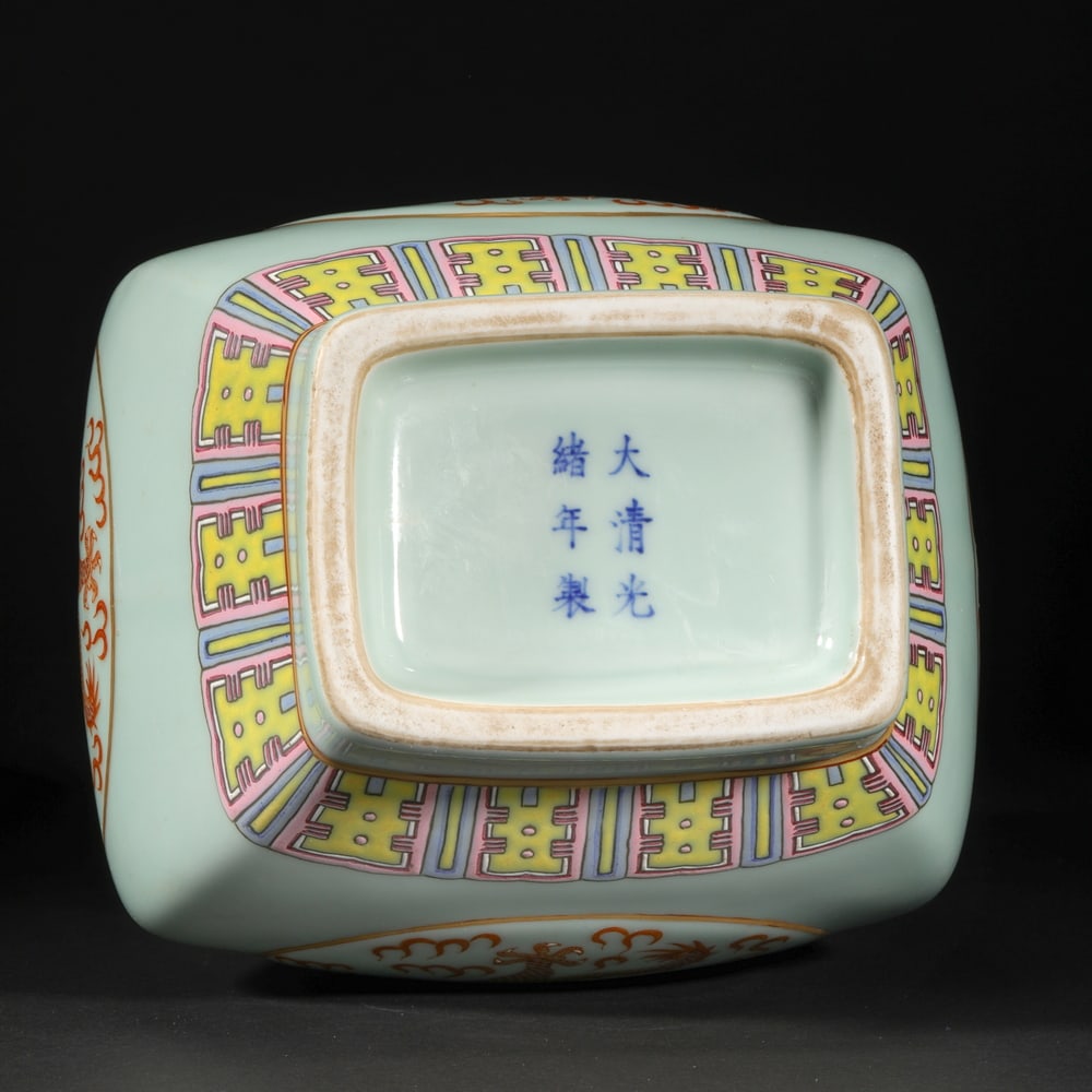 Qing Dynasty azure pastel flat vase with dragon pattern - 13