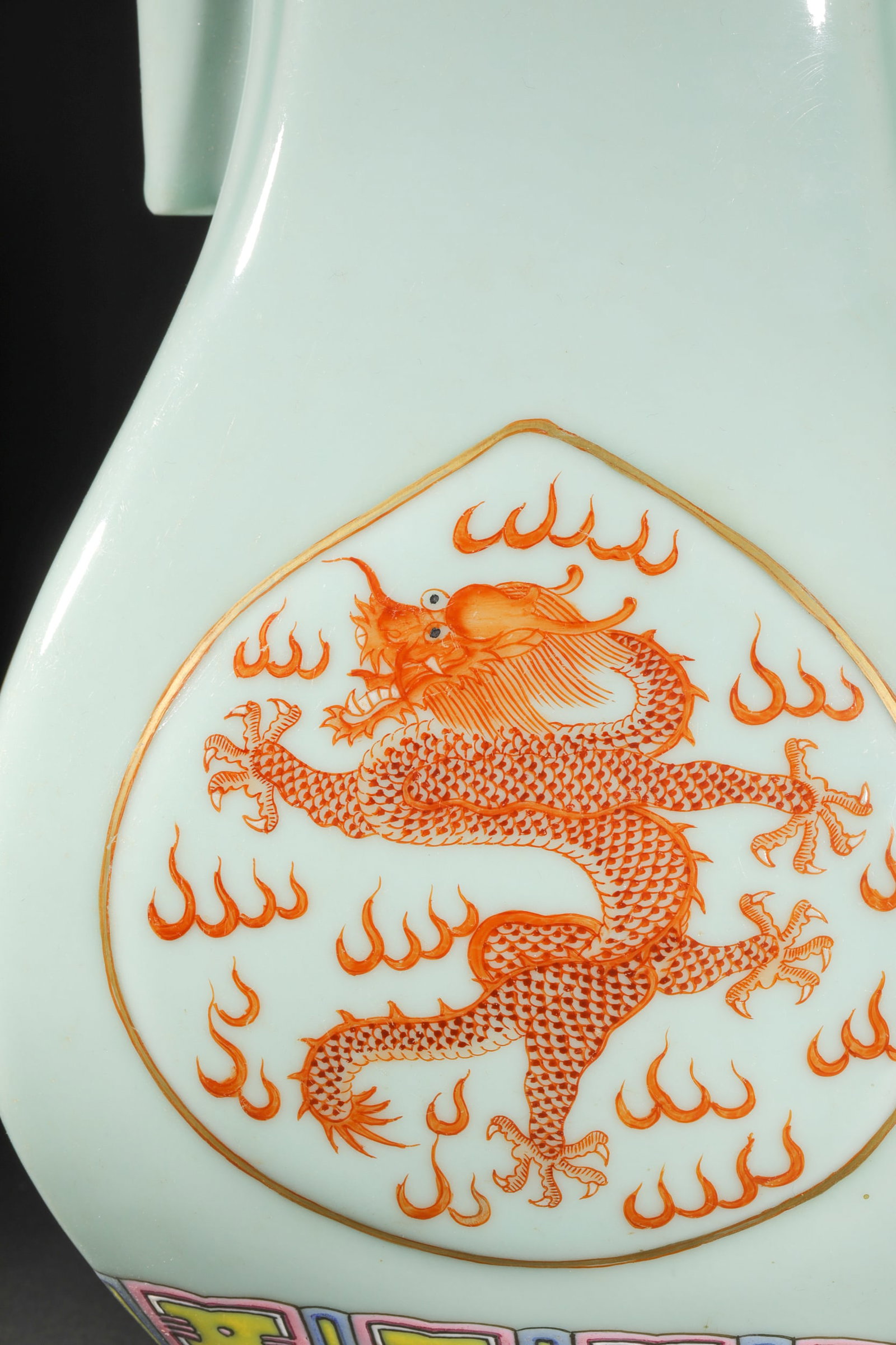 Qing Dynasty azure pastel flat vase with dragon pattern - 4