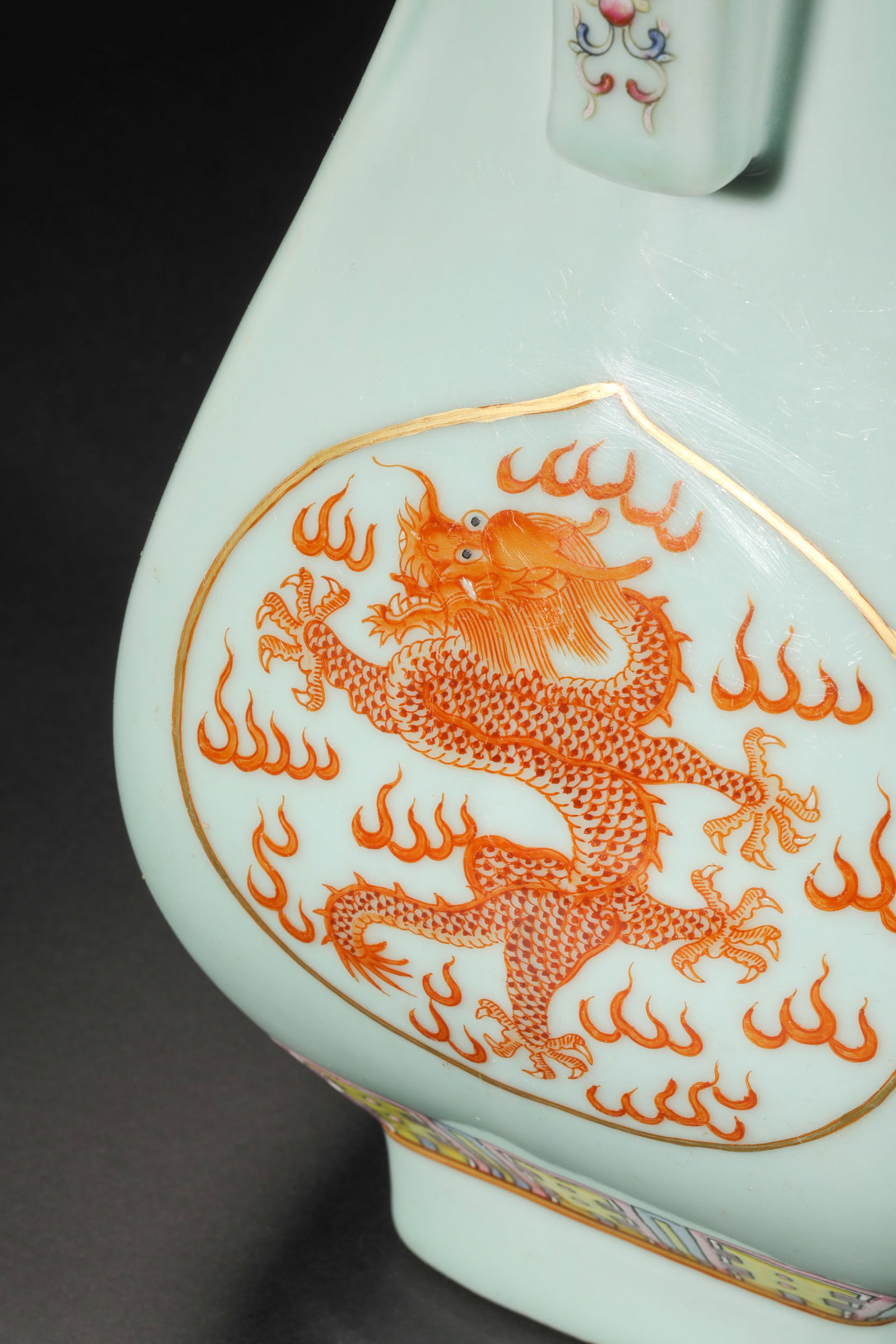 Qing Dynasty azure pastel flat vase with dragon pattern - 7