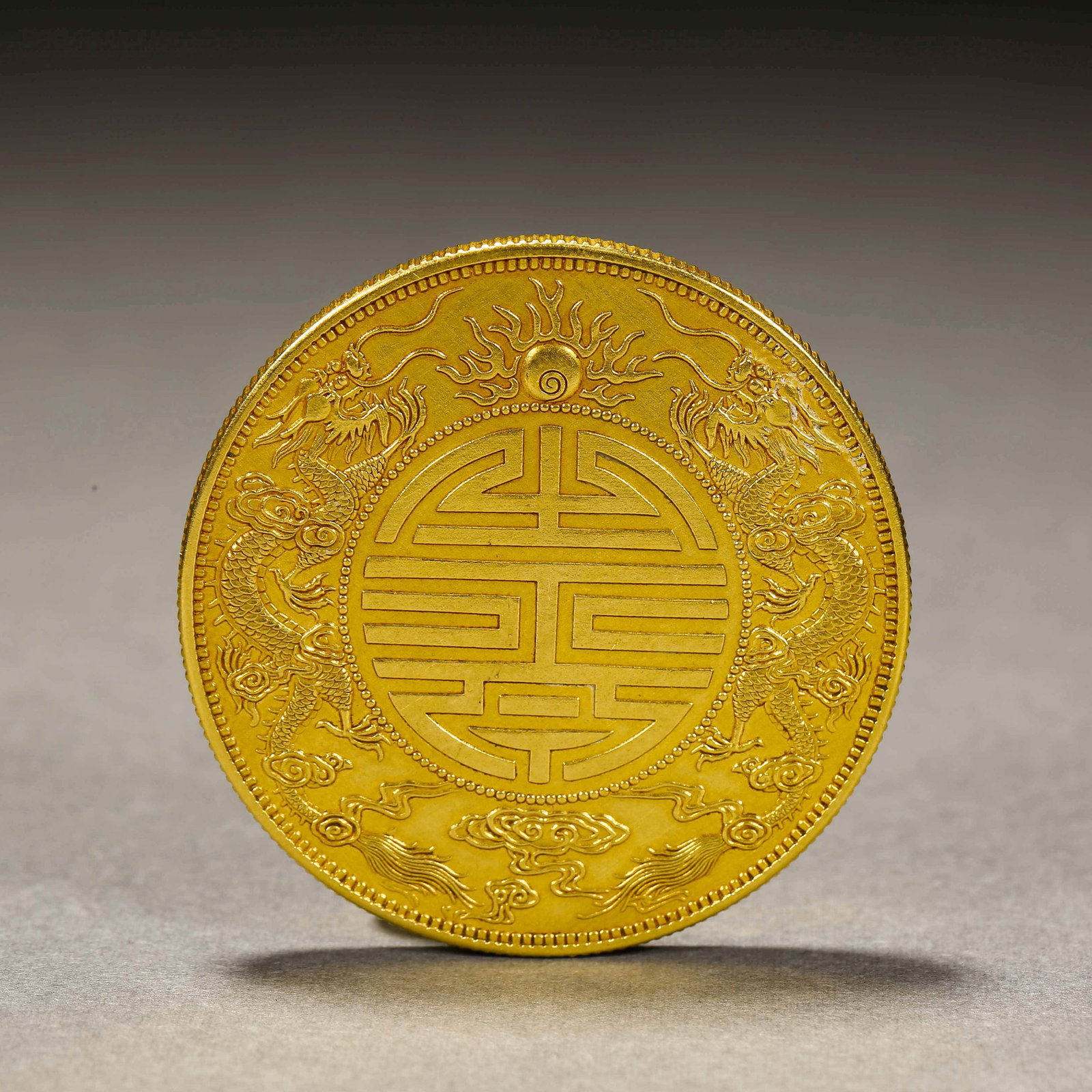 Guangdong Province gold coin with dragon pattern in Qing Dynasty: Guangdong Province gold coin with dragon pattern in Qing DynastyDiameter3.97cm Weight38g
