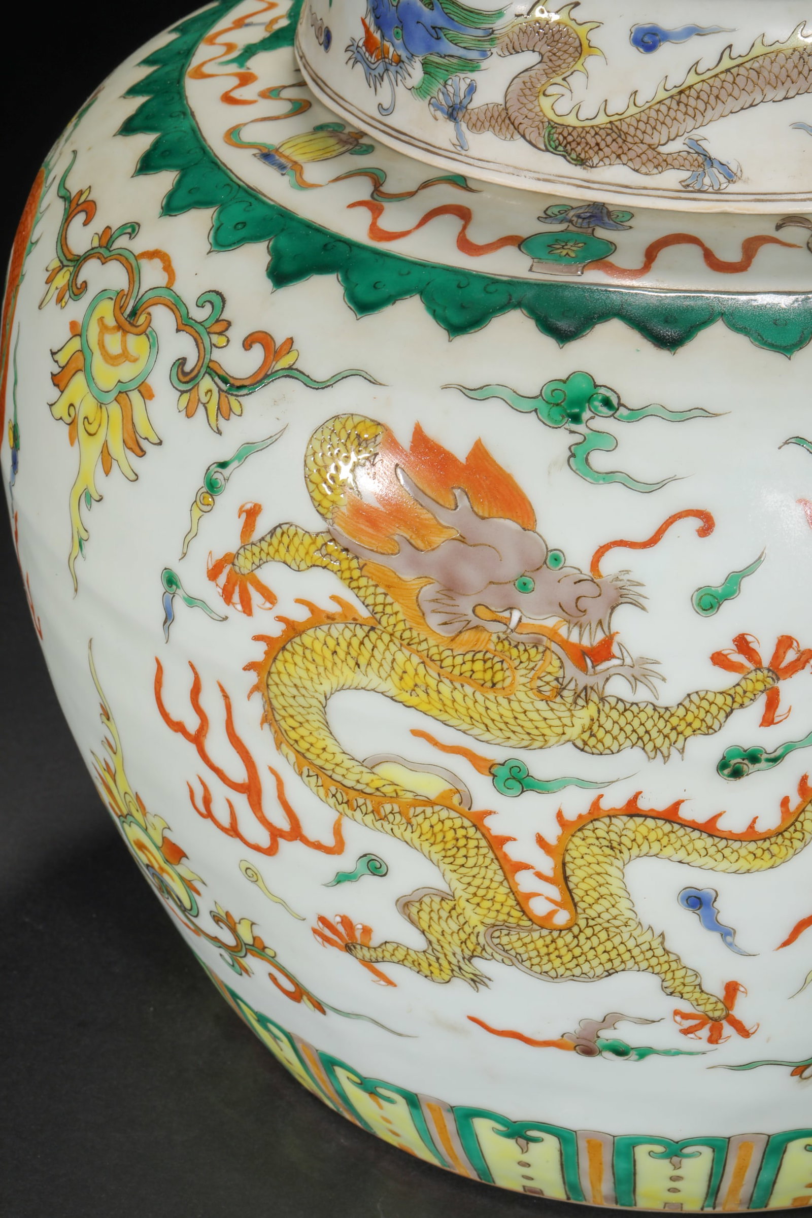 Qing Dynasty pastel dragon pattern covered jar - 10