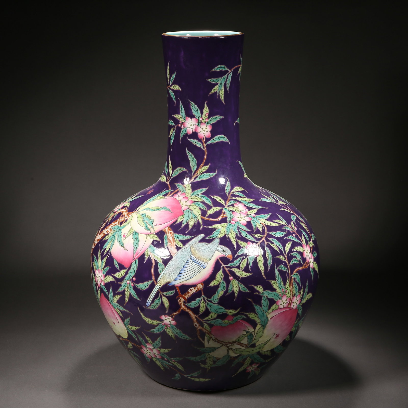 Qing Dynasty pastel peach pattern celestial sphere vase - 3