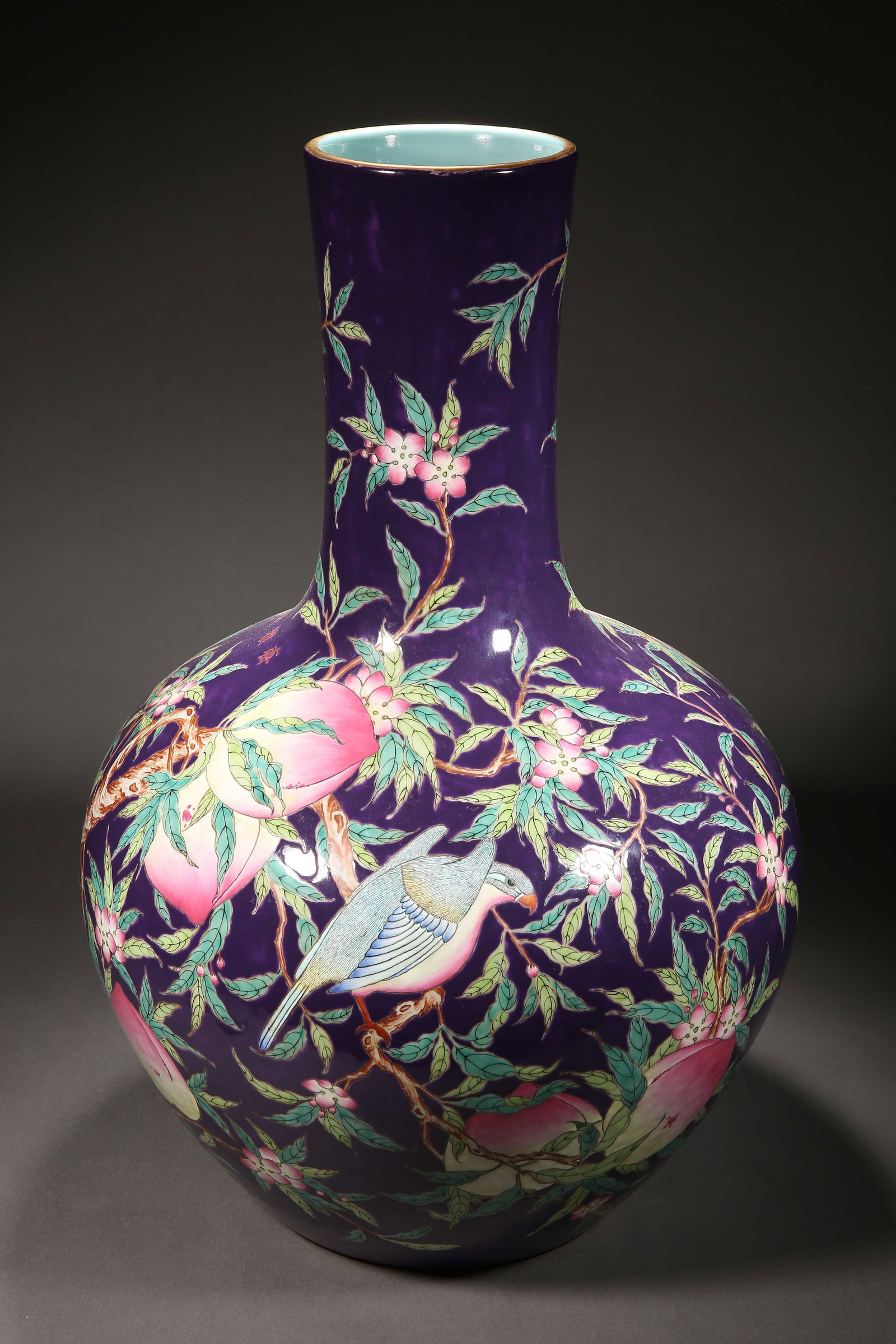 Qing Dynasty pastel peach pattern celestial sphere vase - 4