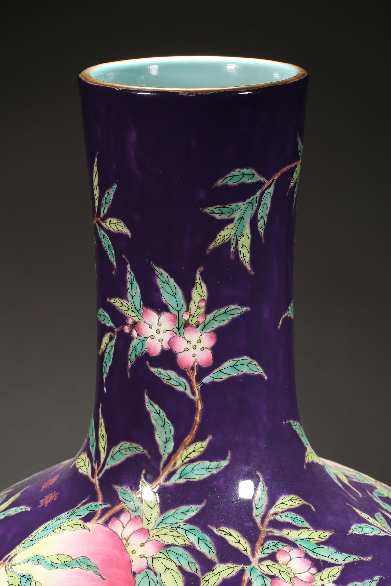 Qing Dynasty pastel peach pattern celestial sphere vase - 6