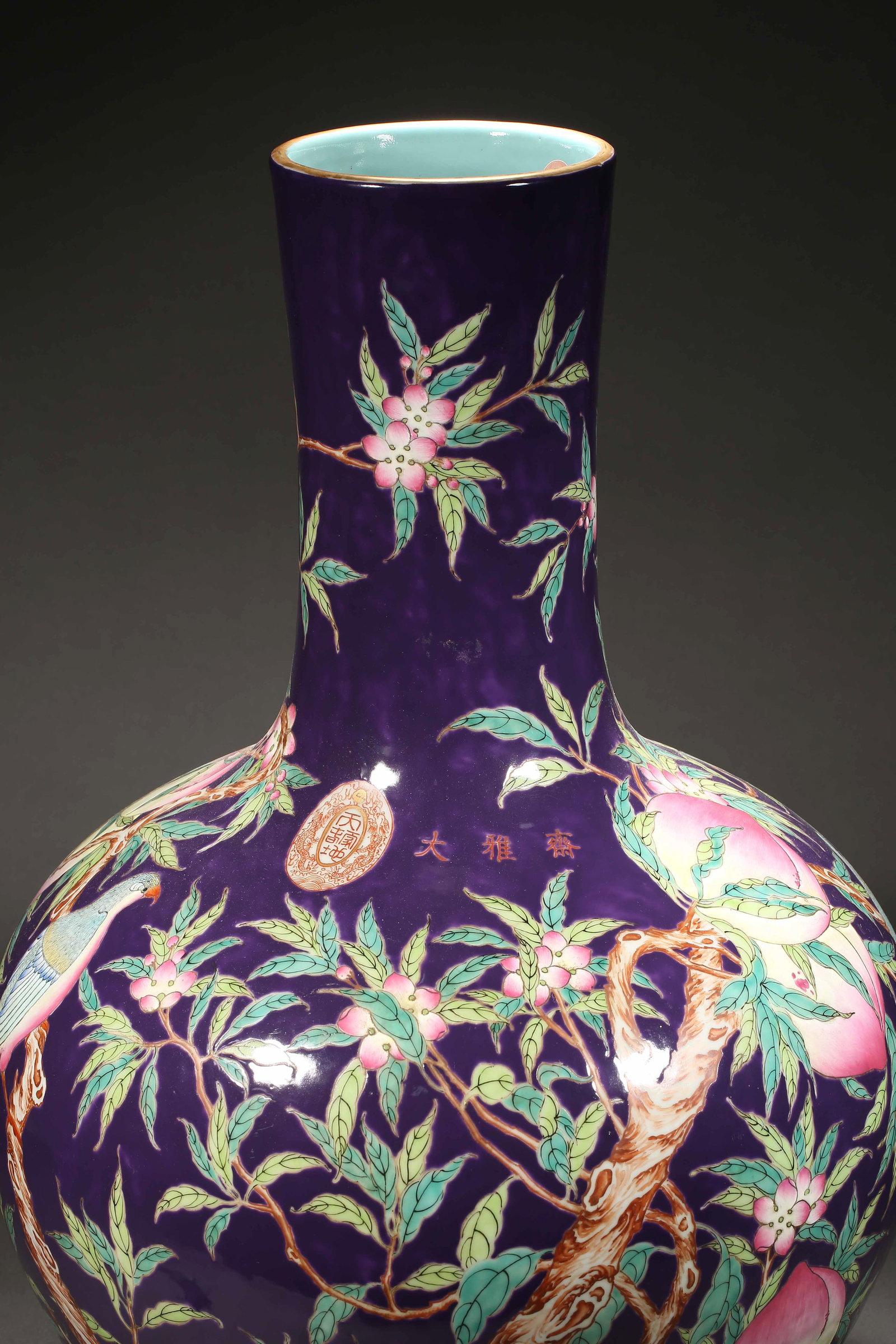 Qing Dynasty pastel peach pattern celestial sphere vase - 8