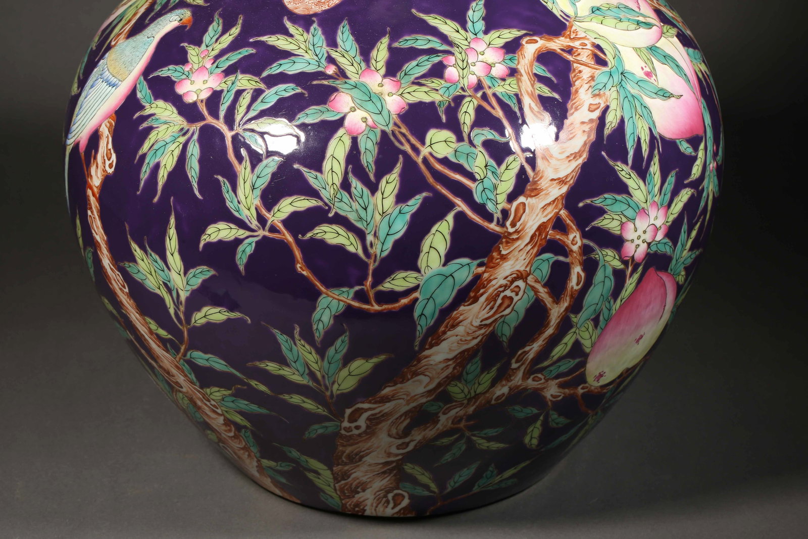 Qing Dynasty pastel peach pattern celestial sphere vase - 9