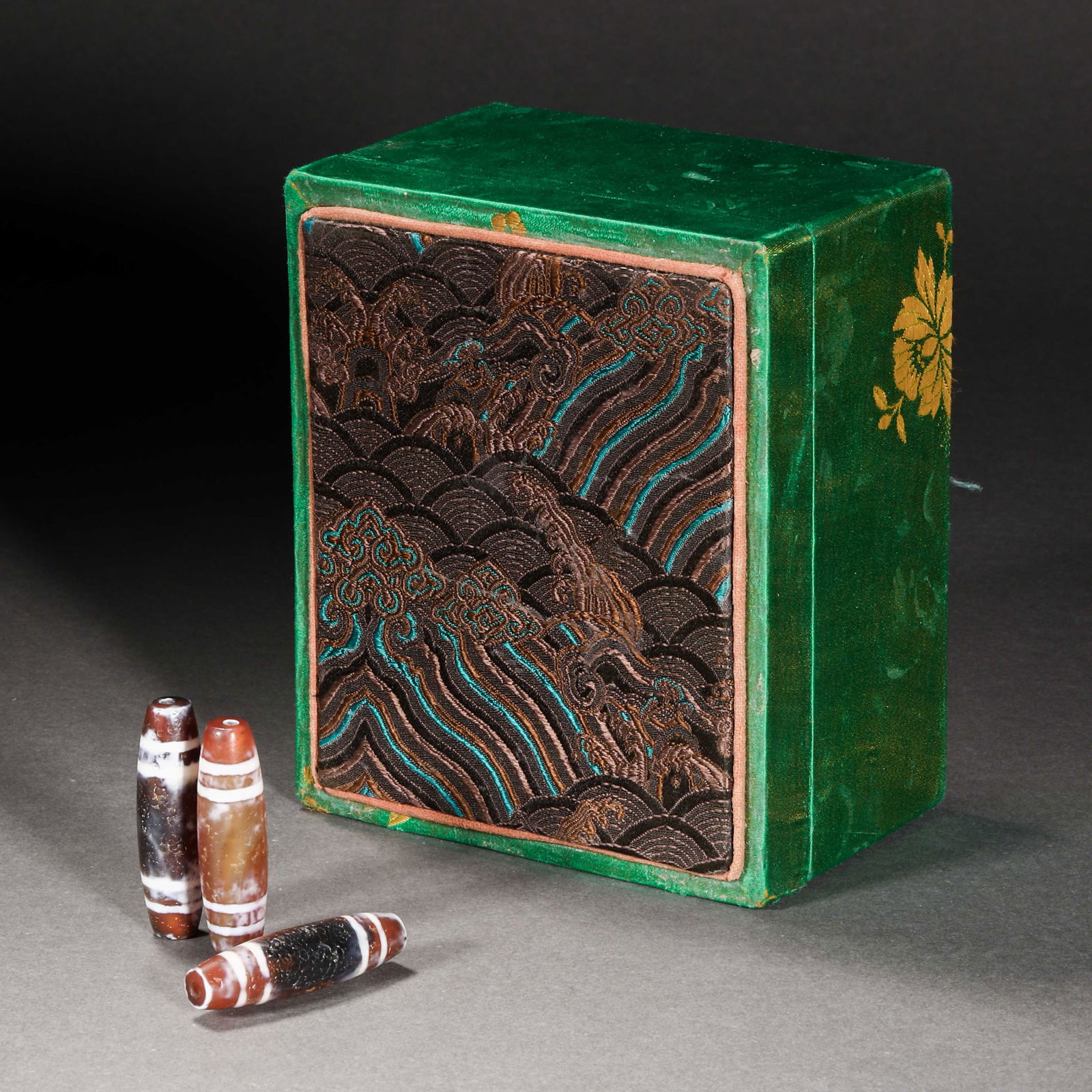 Ming Dynasty fire offering four-thread beads: Ming Dynasty fire offering four-thread beadsH4.4cm W1.3cm Wight31g