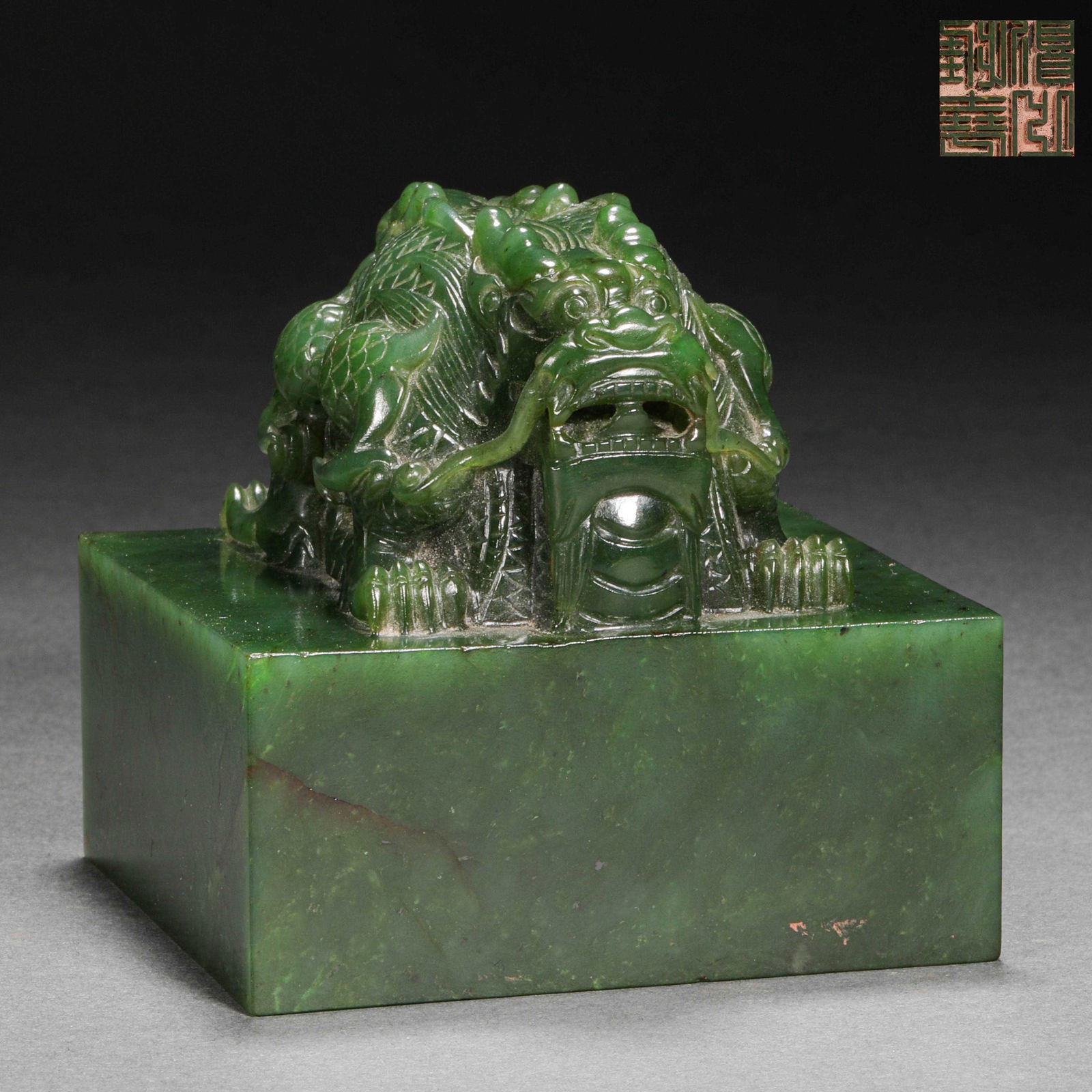 Qing Dynasty Hetian jade jasper animal head seal: Qing Dynasty Hetian jade jasper animal head sealH7.5cm W7.5cm Weight768g