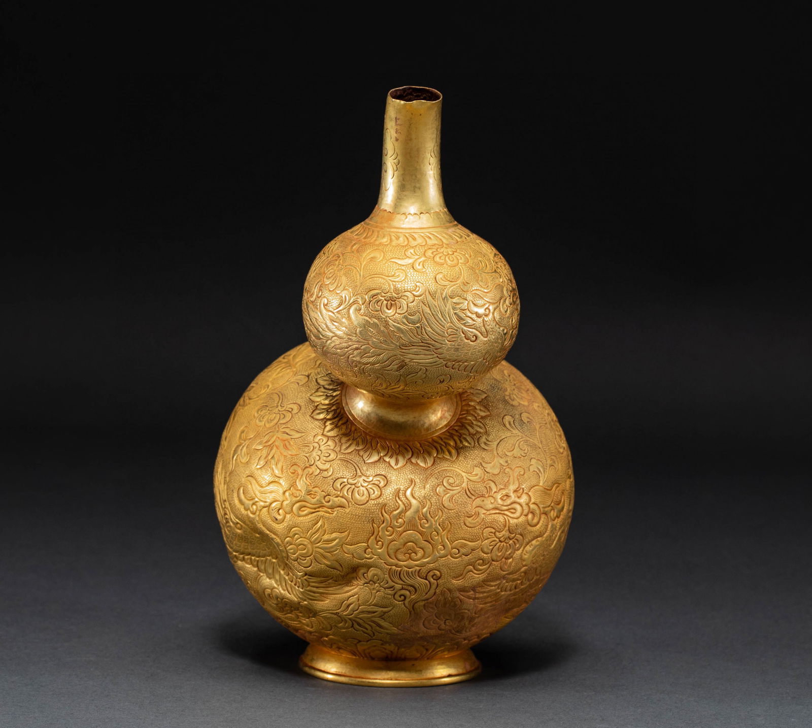 Pre-Ming Dynasty gold gourd vase with phoenix pattern - 2