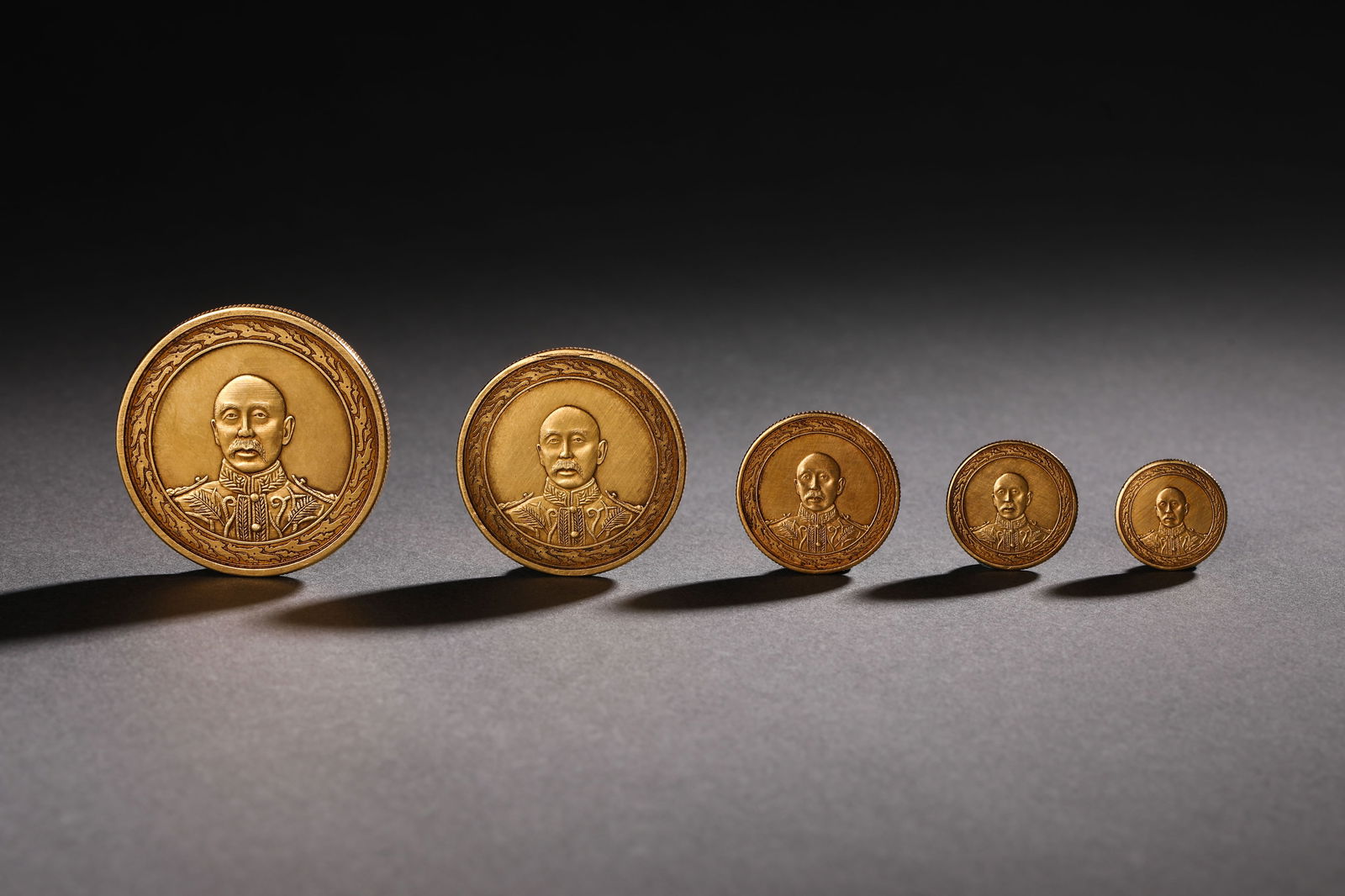 A set of 16-year-old gold coins from the Qing Dynasty: A set of 16-year-old gold coins from the Qing DynastyDiameter3.9cm Weight71g