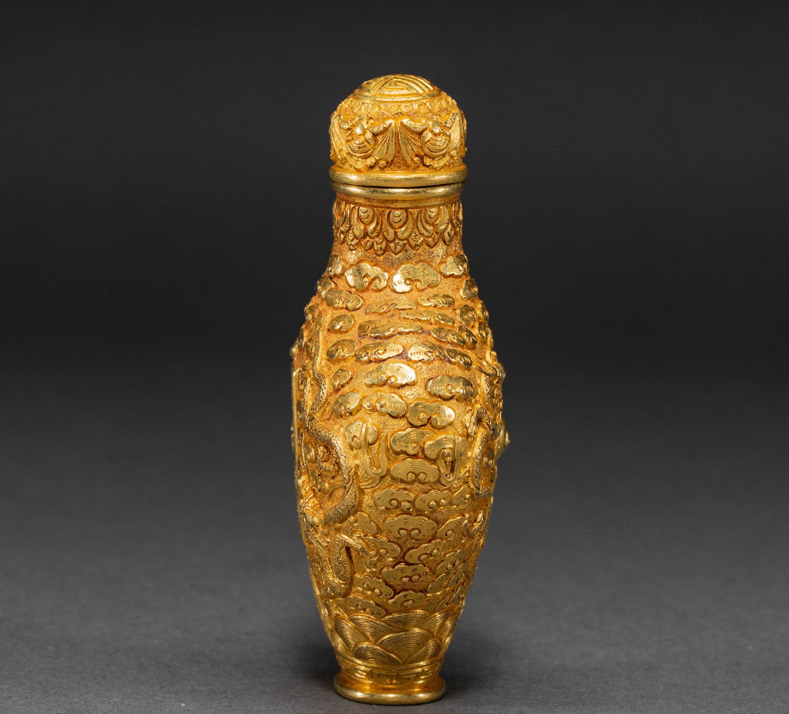 Qing Dynasty gold dragon pattern snuff bottle - 2