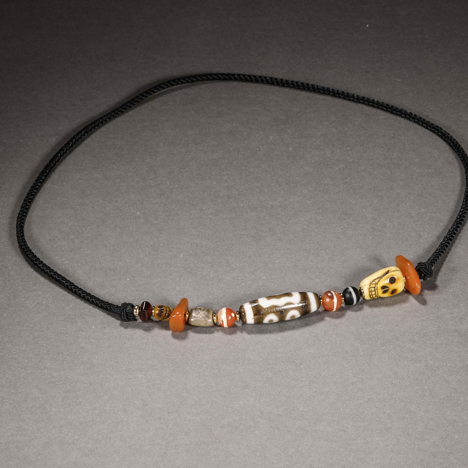 Tang Dynasty Three Eyes Dzi Beads: Tang Dynasty Three Eyes Dzi BeadsH3.6cm W1.2cm Wight24g