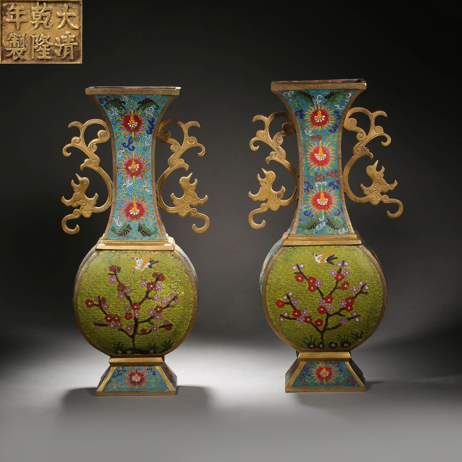 Qing Dynasty Cloisonné Aromatherapy: Qing Dynasty Cloisonné AromatherapyH. 72 cm.W. 40 cm.Weight. 48 Kg.