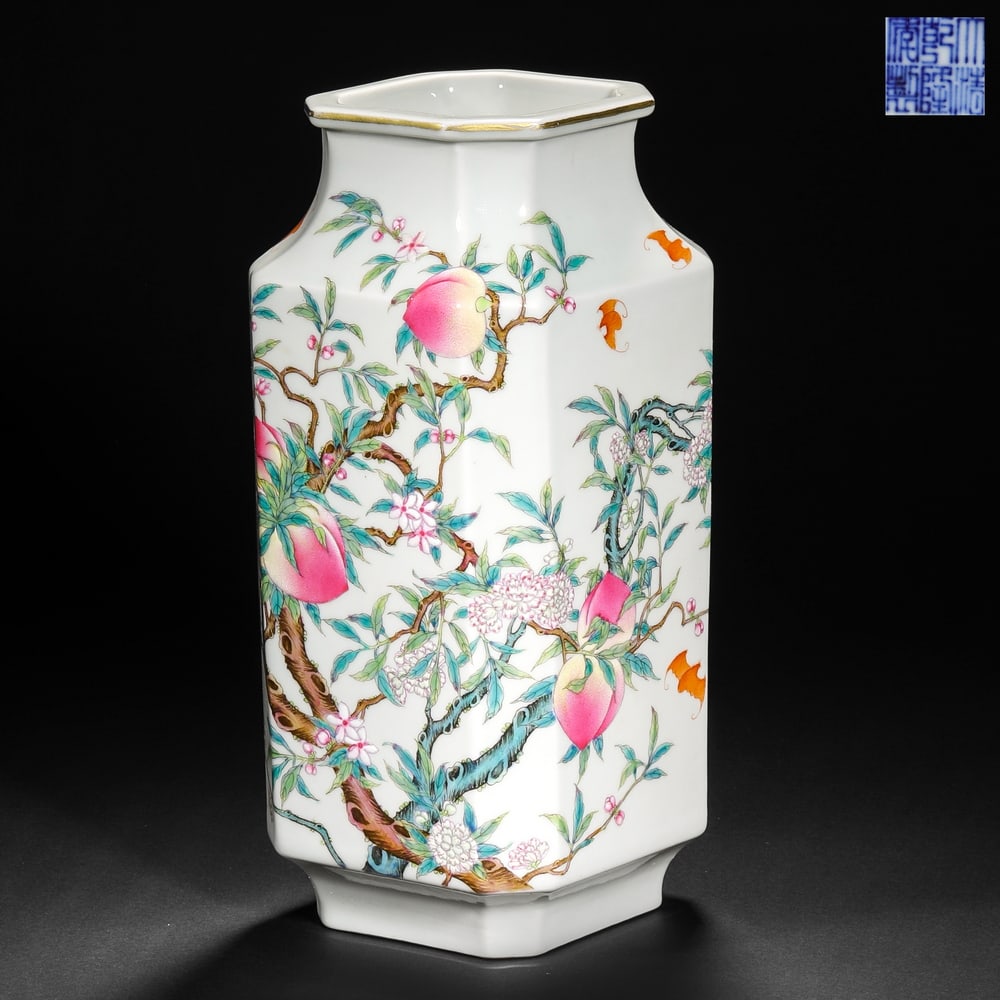 Qing Dynasty pastel three-dot-square statue: Qing Dynasty pastel three-dot-square statueH28cm W13cm