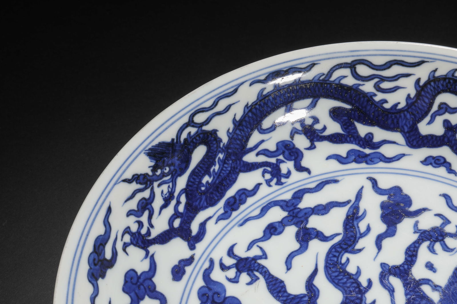 Ming Dynasty blue and white flame dragon pattern vat - 4