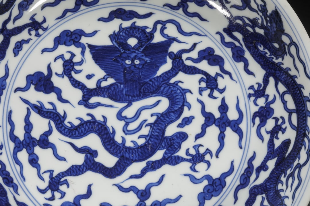 Ming Dynasty blue and white flame dragon pattern vat - 5