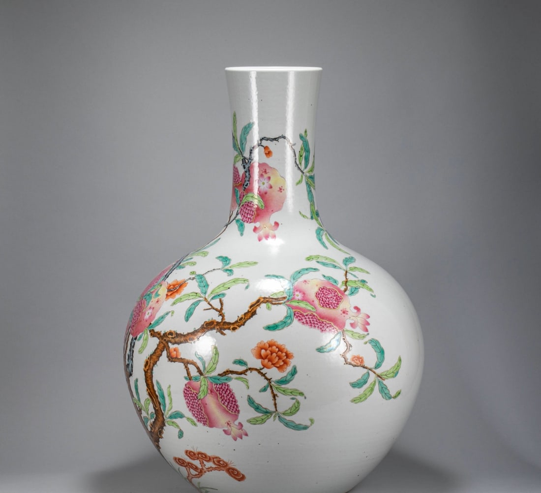 Qing Dynasty famille rose peach celestial sphere vase: Qing Dynasty famille rose peach celestial sphere vaseH60cm