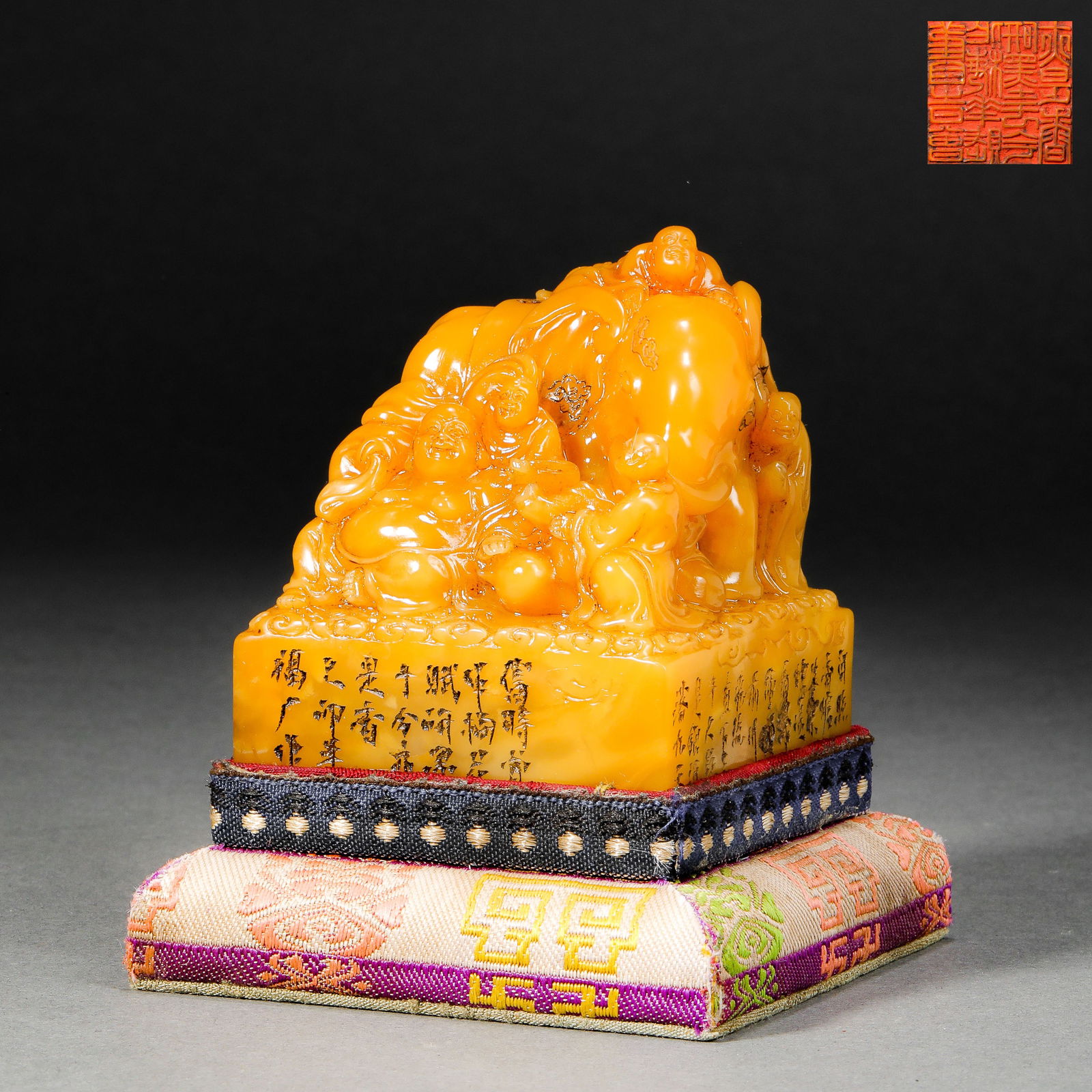 Qing Dynasty Shoushan Tianhuang stone animal head seal: Qing Dynasty Shoushan Tianhuang stone animal head sealH7cm W6.2cm Weight392g