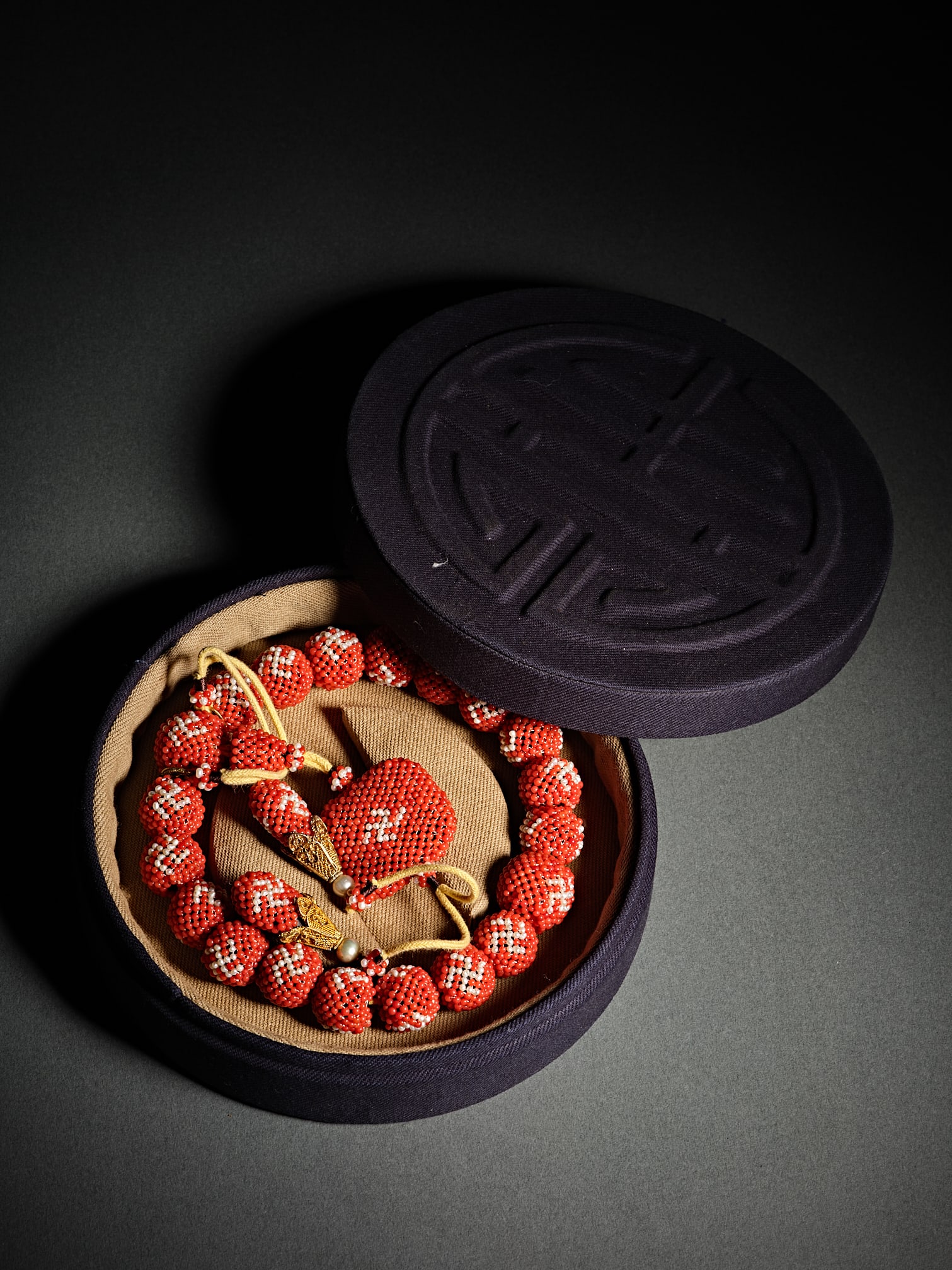 Qing Dynasty Agarwood Collection Rice Beads Holding Eighteen Sons: Qing Dynasty Agarwood Collection Rice Beads Holding Eighteen SonsDiameter1.6cm Wight73g