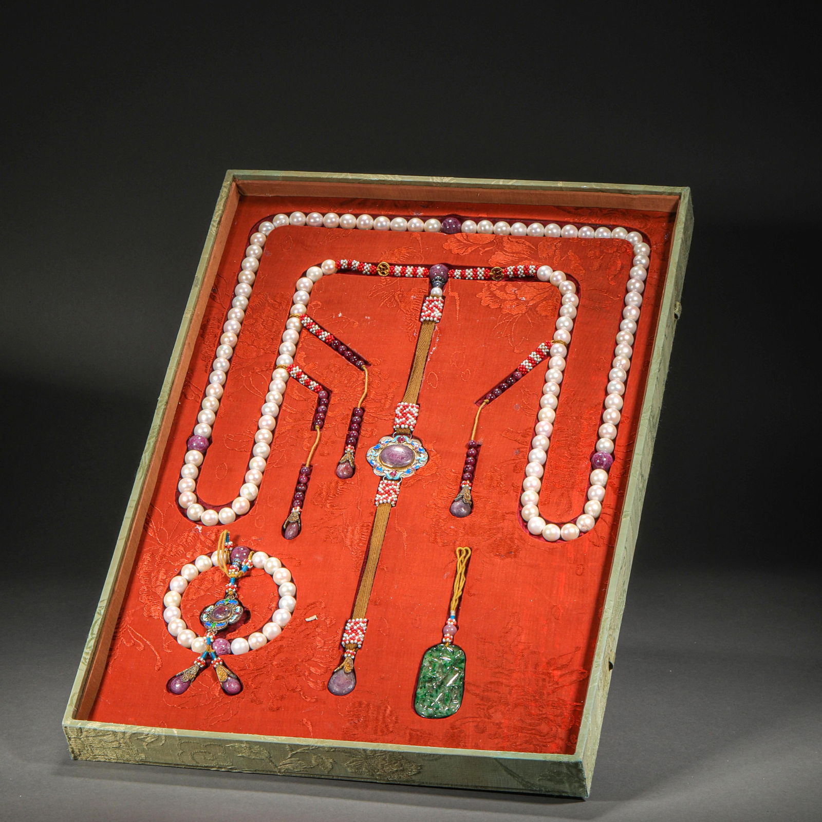 A set of Qing Dynasty pearls: A set of Qing Dynasty pearlsDiameter1.3cm Weight489g