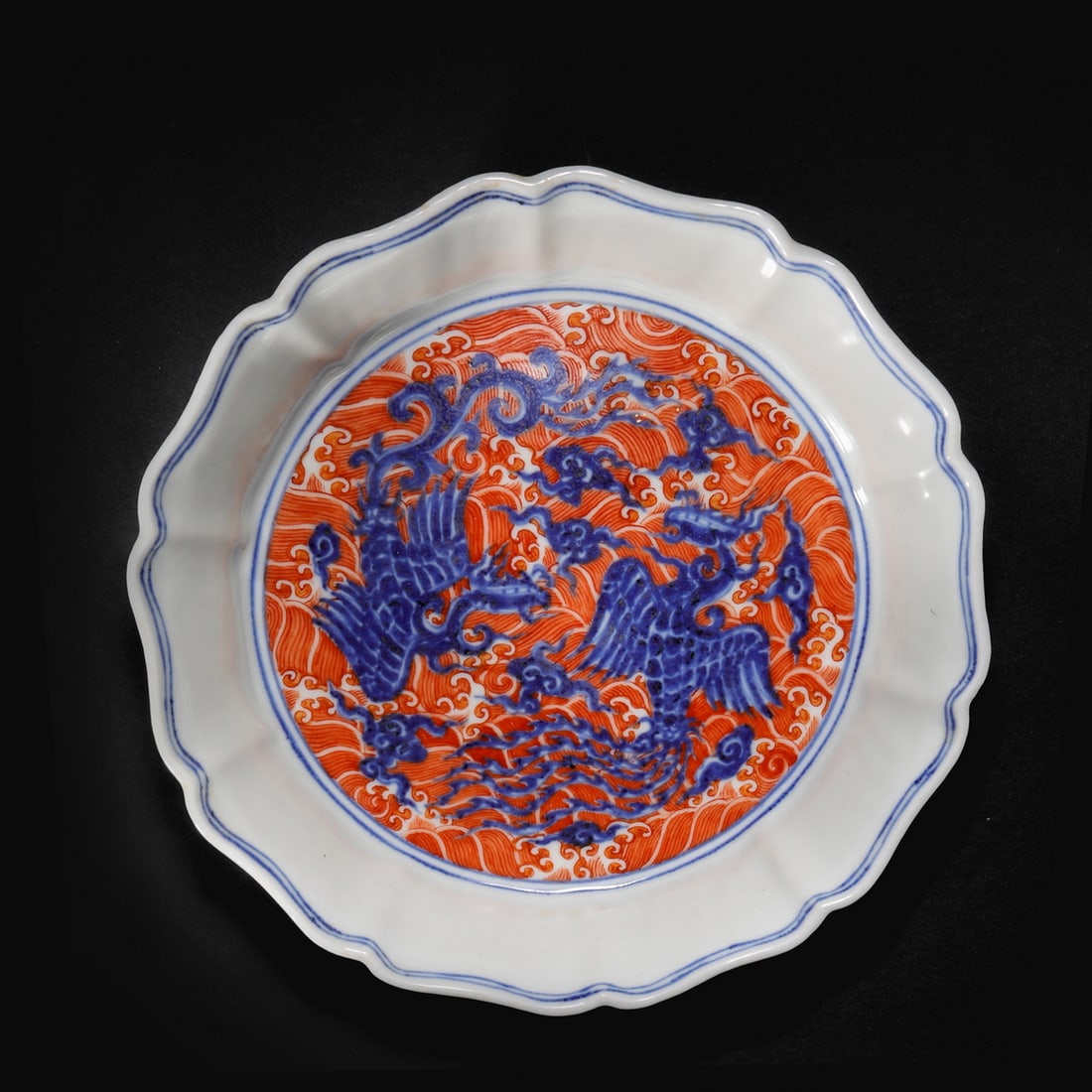 Qing Dynasty blue and white alum red dragon pattern sunflower mouth plate: Qing Dynasty blue and white alum red dragon pattern sunflower mouth plateH4.5cm W17cm