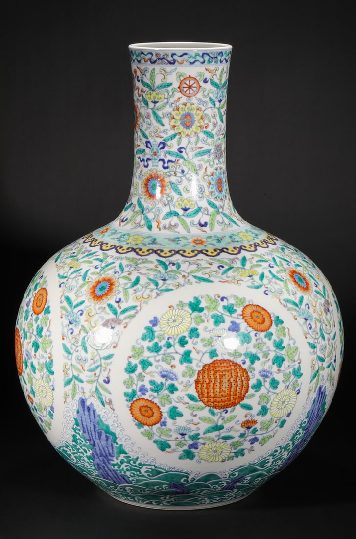 Qing Dynasty pastel flower pattern celestial sphere vase - 10
