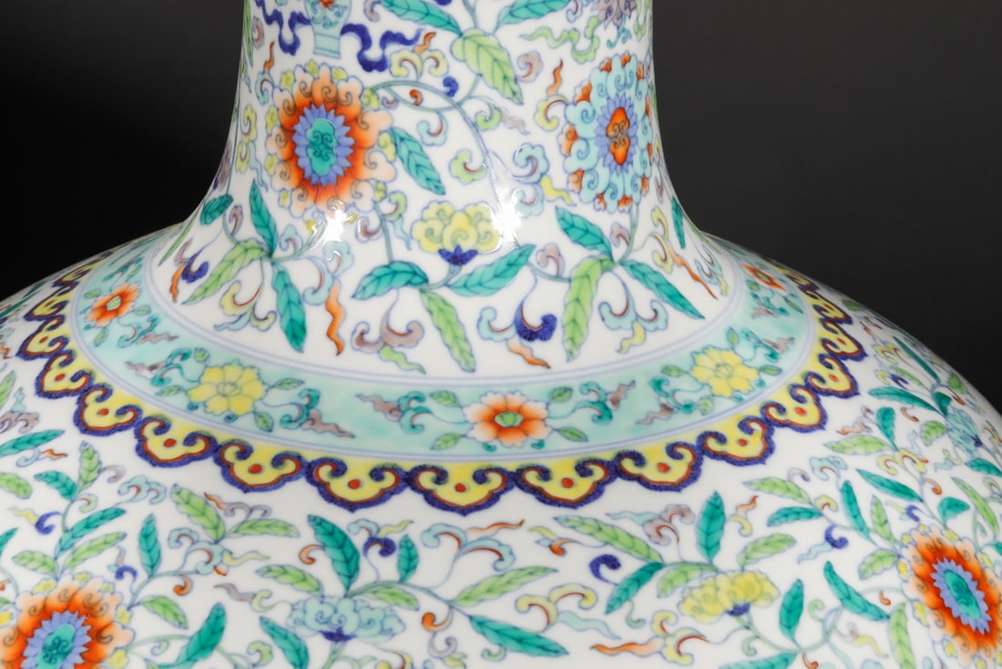 Qing Dynasty pastel flower pattern celestial sphere vase - 9