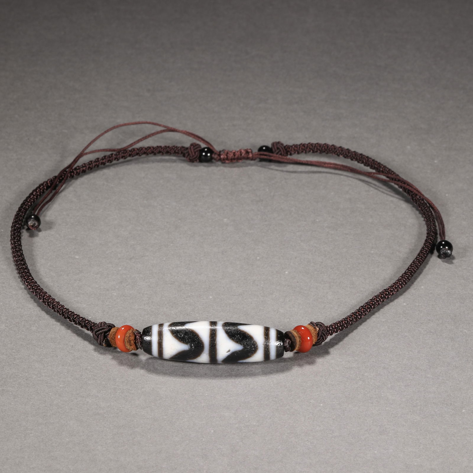 Ming Dynasty Double Tiger Teeth Dzi Beads: Ming Dynasty Double Tiger Teeth Dzi BeadsH4.3cm W1.3cm Wight14g