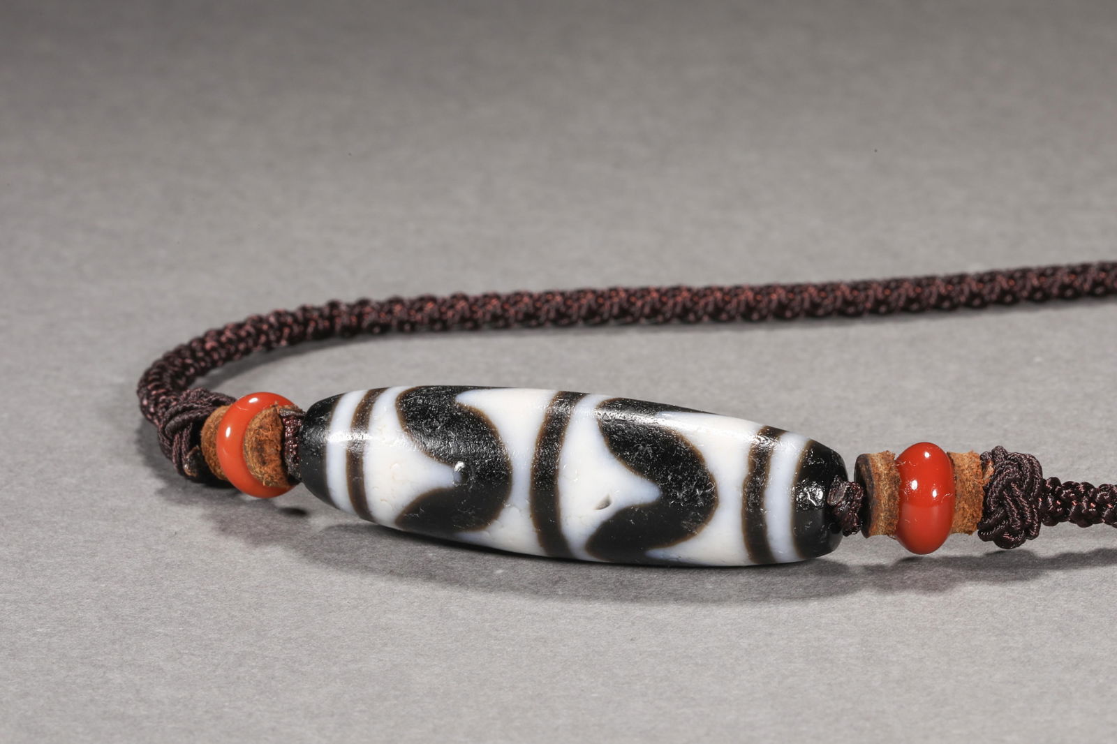 Ming Dynasty Double Tiger Teeth Dzi Beads - 4