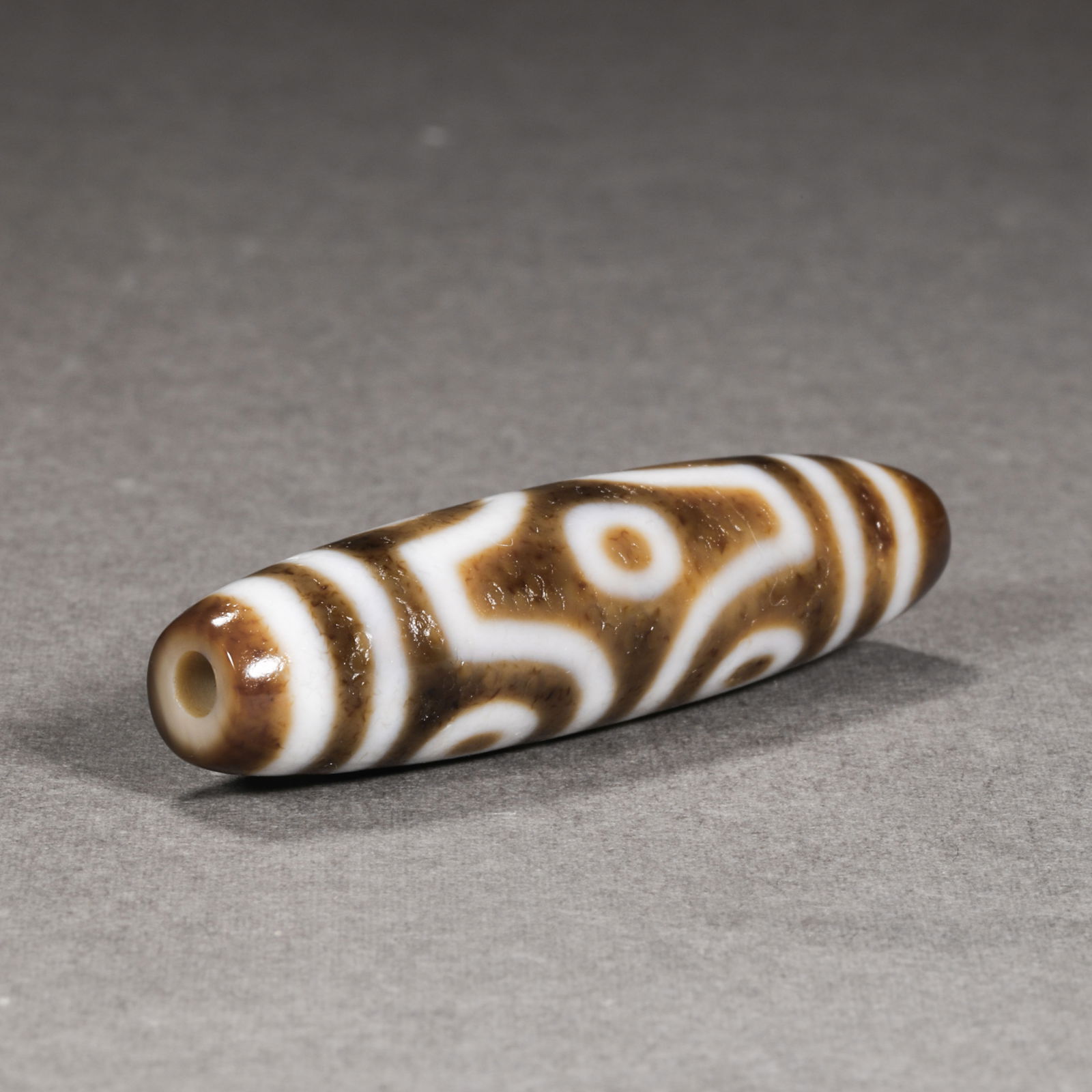 Tang Dynasty Six Eyes Dzi Beads: Tang Dynasty Six Eyes Dzi BeadsH4.8cm W1.2cm Wight10g