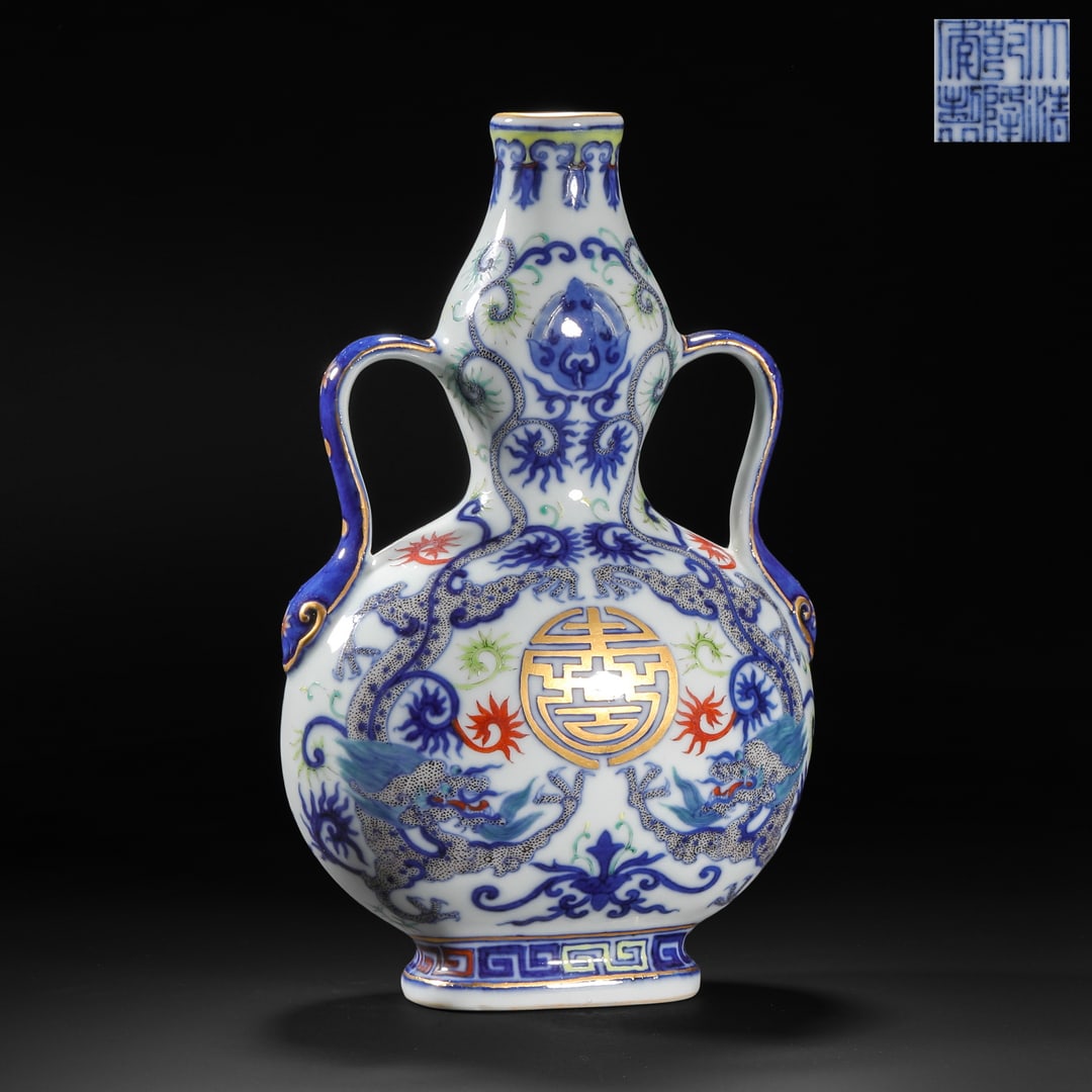 Qing Dynasty doucai double-eared gourd bottle: Qing Dynasty doucai double-eared gourd bottleH20cm W12cm