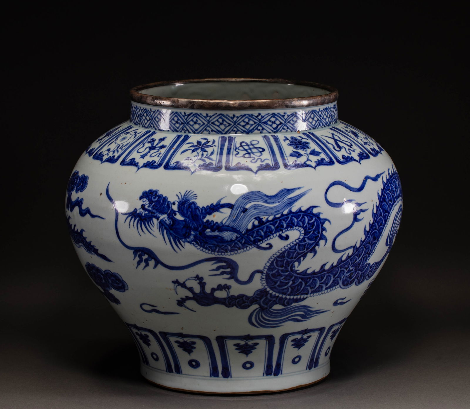 Ming Dynasty silver-covered blue and white jar with dragon pattern: Ming Dynasty silver-covered blue and white jar with dragon patternH30cm W34.5cm