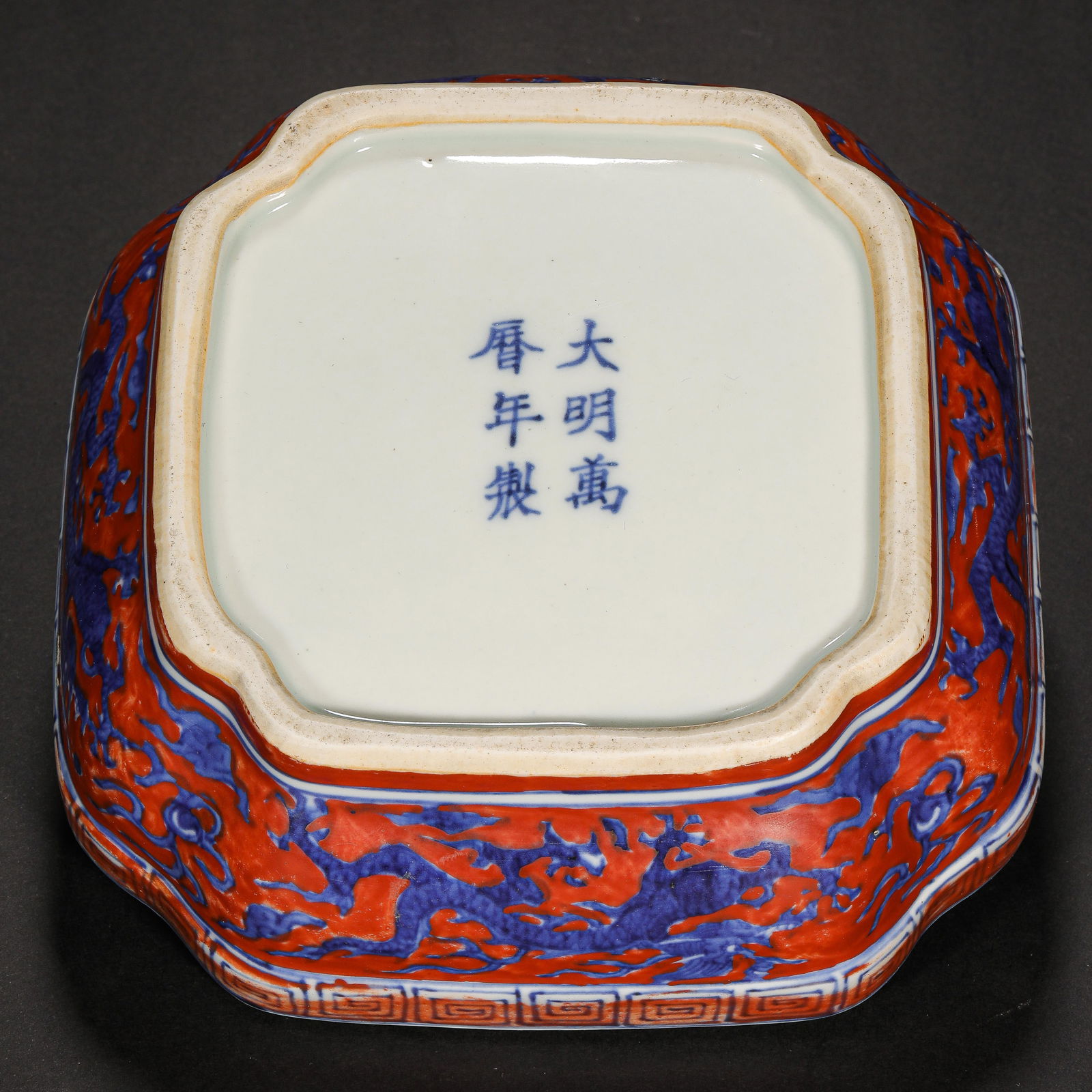 Ming Dynasty red glaze dragon pattern lid box - 11