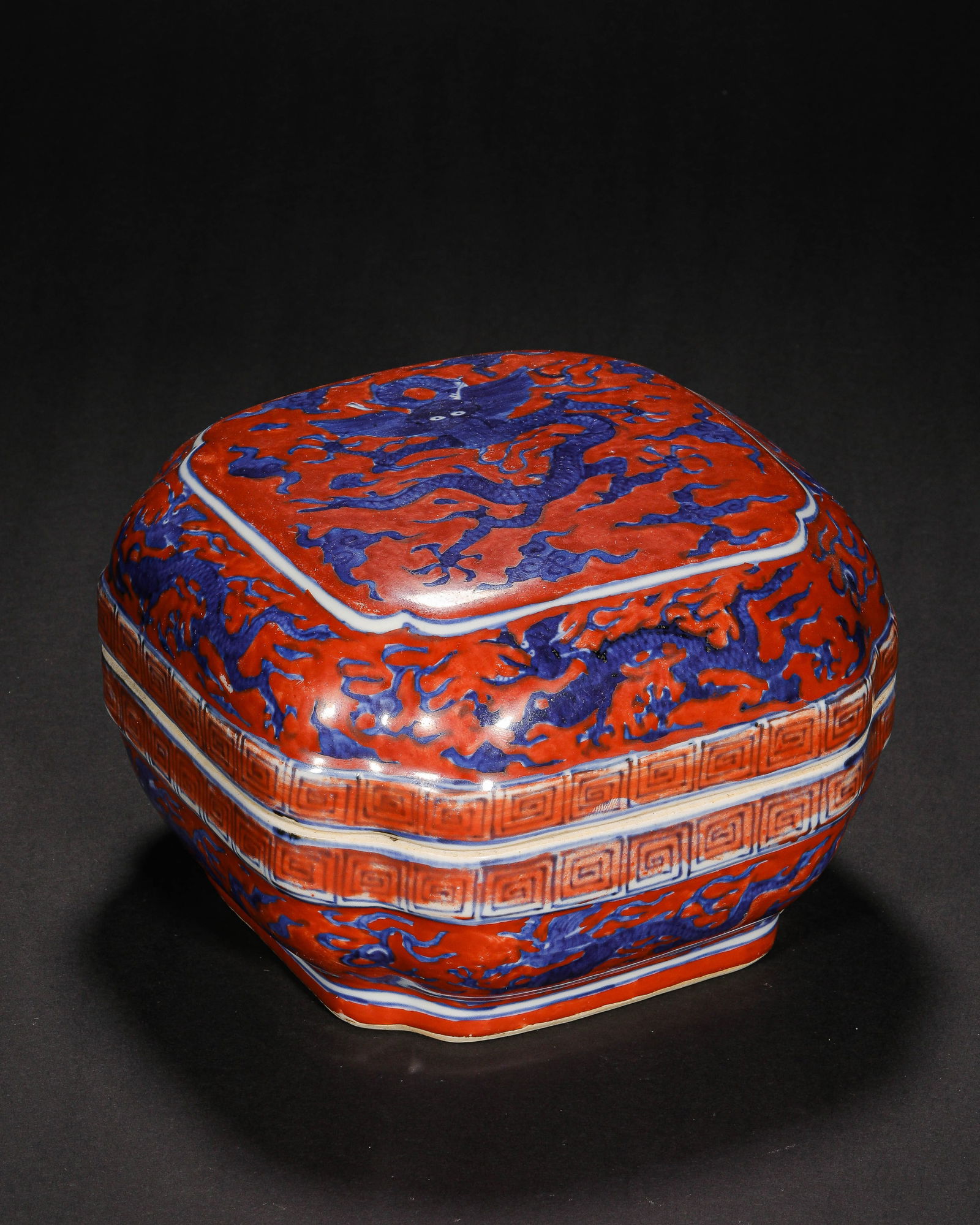 Ming Dynasty red glaze dragon pattern lid box - 3