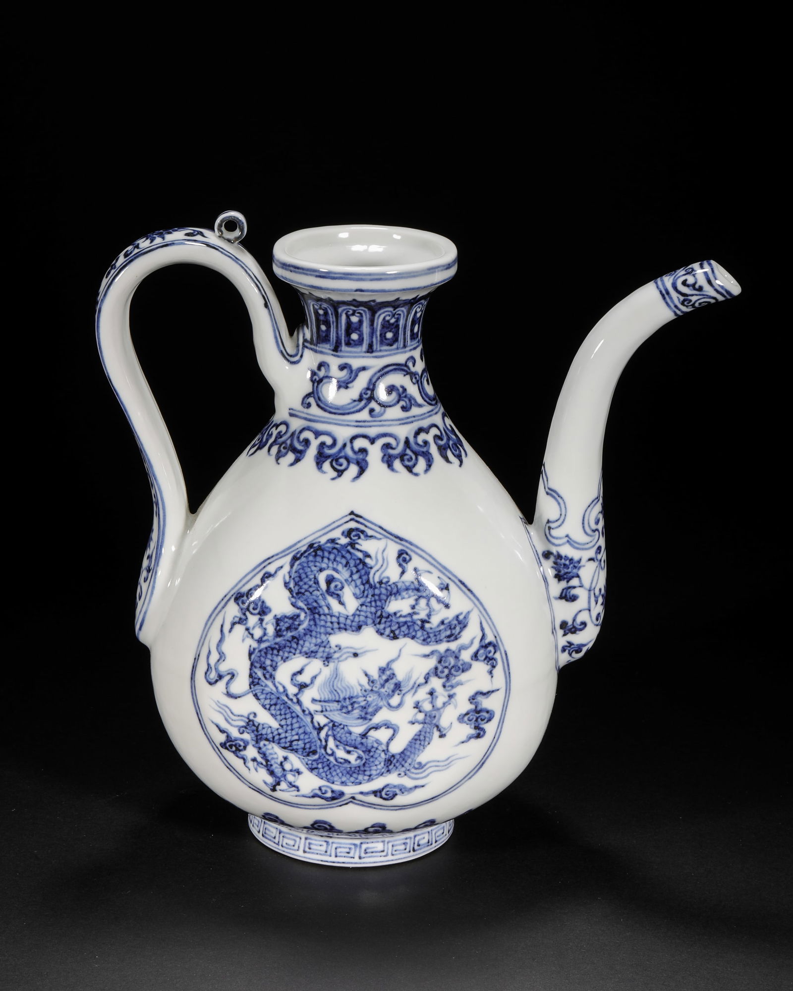Ming Dynasty blue and white dragon pattern ewer - 5