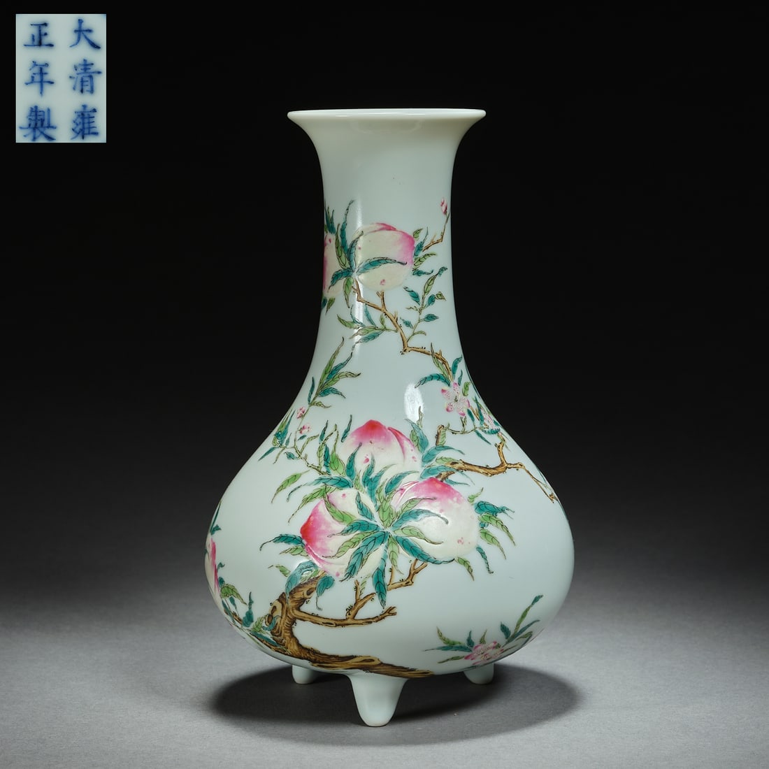 Qing Dynasty famille rose peach three-legged vase: Qing Dynasty famille rose peach three-legged vaseH15.6cm W9.7cm