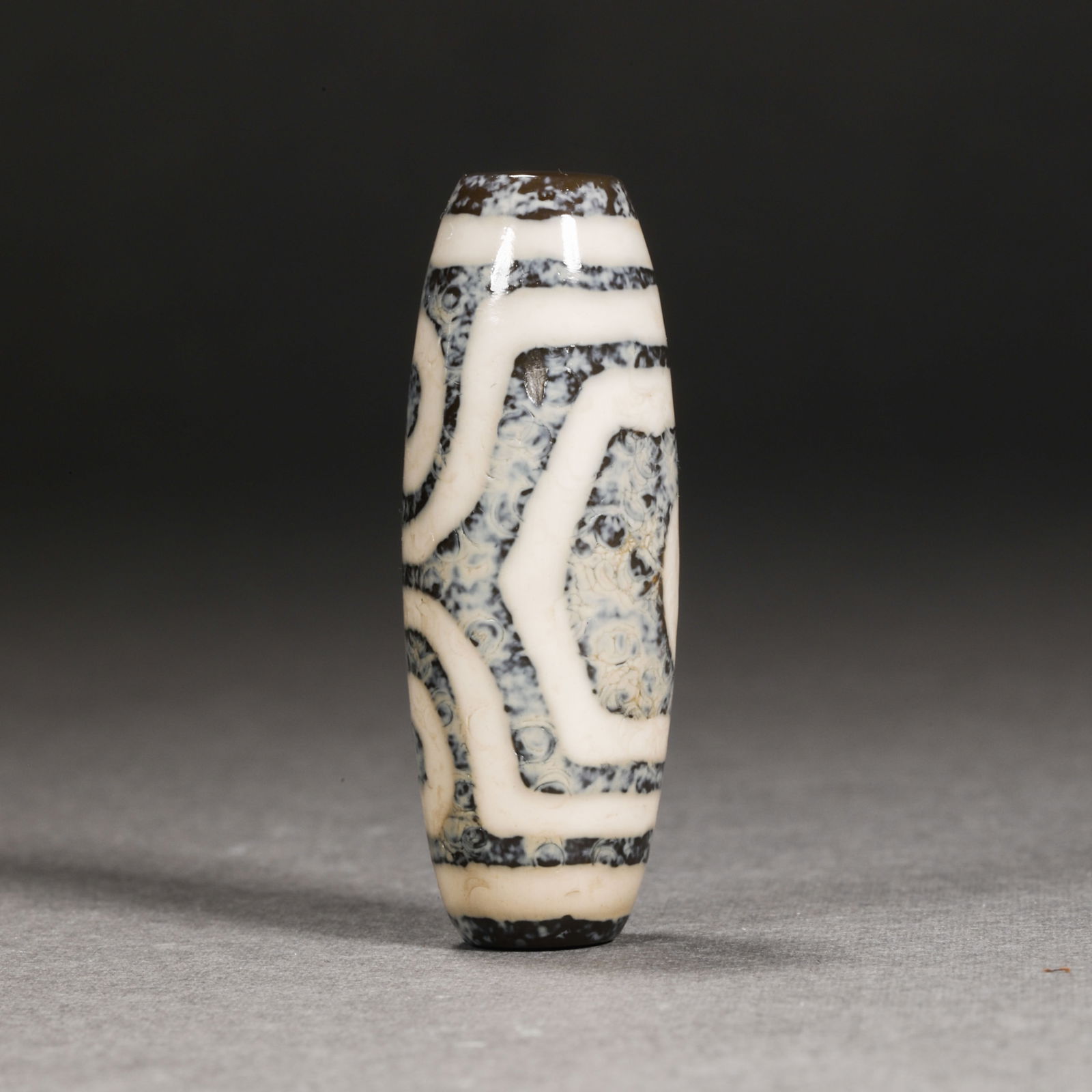 Ming Dynasty Fire Offering Three Eyes Dzi Beads: Ming Dynasty Fire Offering Three Eyes Dzi BeadsH3.8cm W1.4cm Wight11g