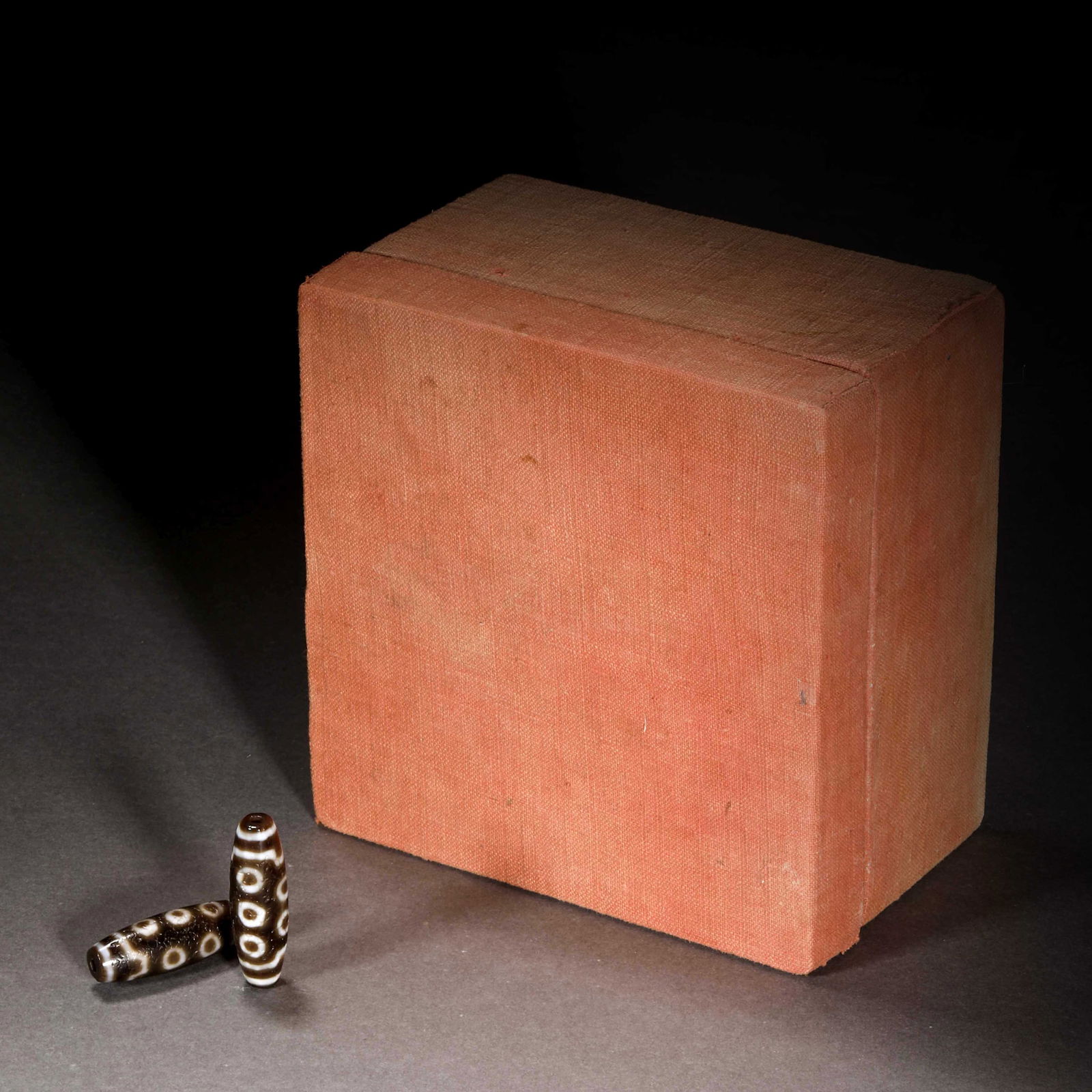 Tang Dynasty Ten Eyes Dzi Beads: Tang Dynasty Ten Eyes Dzi BeadsH3.9cm W1.2cm Wight16g