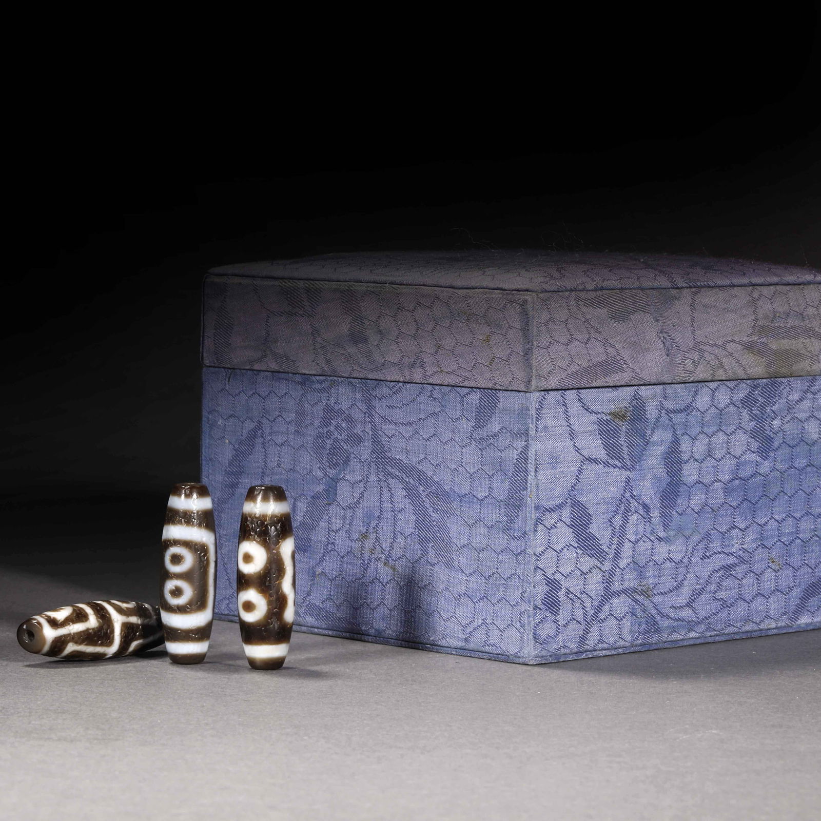 Tang Dynasty Dzi Beads: Tang Dynasty Dzi BeadsH3.9cm W1.2cm Wight24g