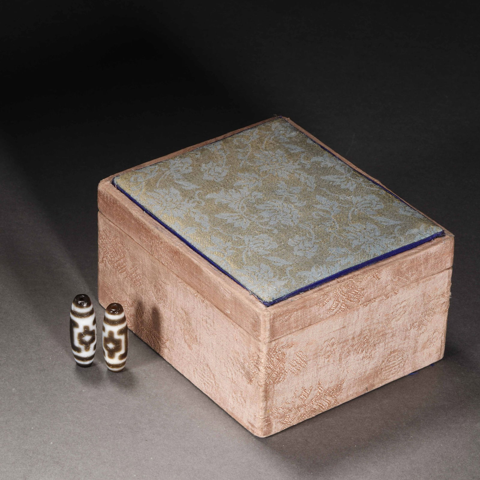 Ming Dynasty Peaceful Cross Buddha Dzi Beads: Ming Dynasty Peaceful Cross Buddha Dzi BeadsH3.7cm W1.2cm Wight14g