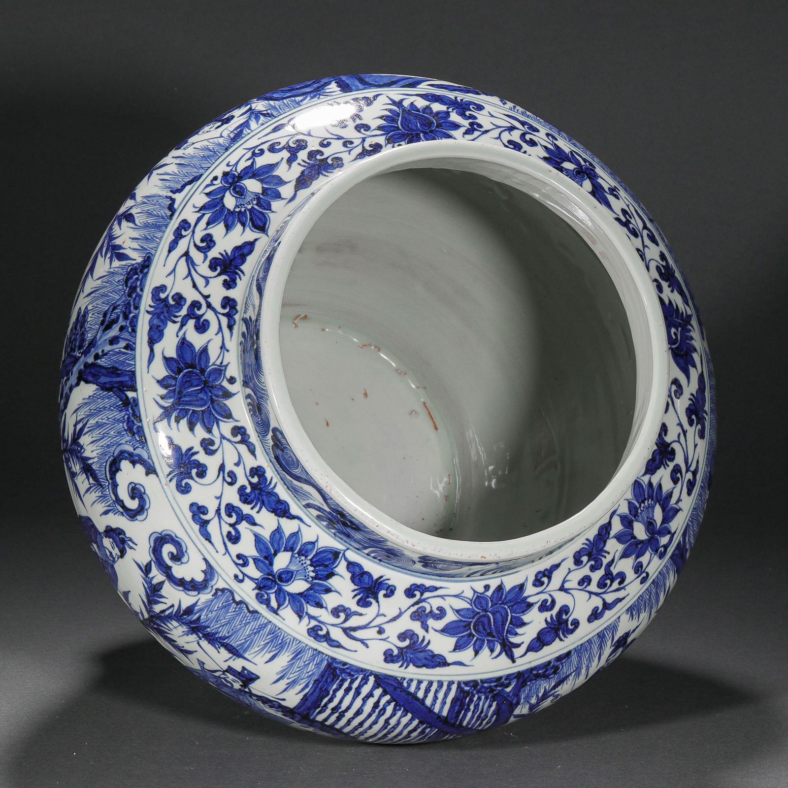 Pre-Ming blue and white figure jar - 11