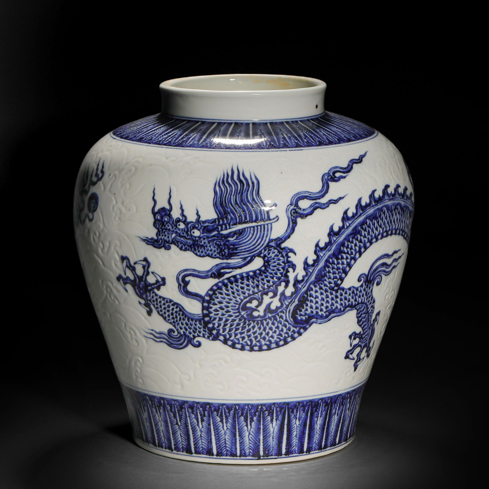 Pre-Ming dynasty blue and white jar with sea water dragon pattern carved on it: Pre-Ming dynasty blue and white jar with sea water dragon pattern carved on itH35cm W32cm