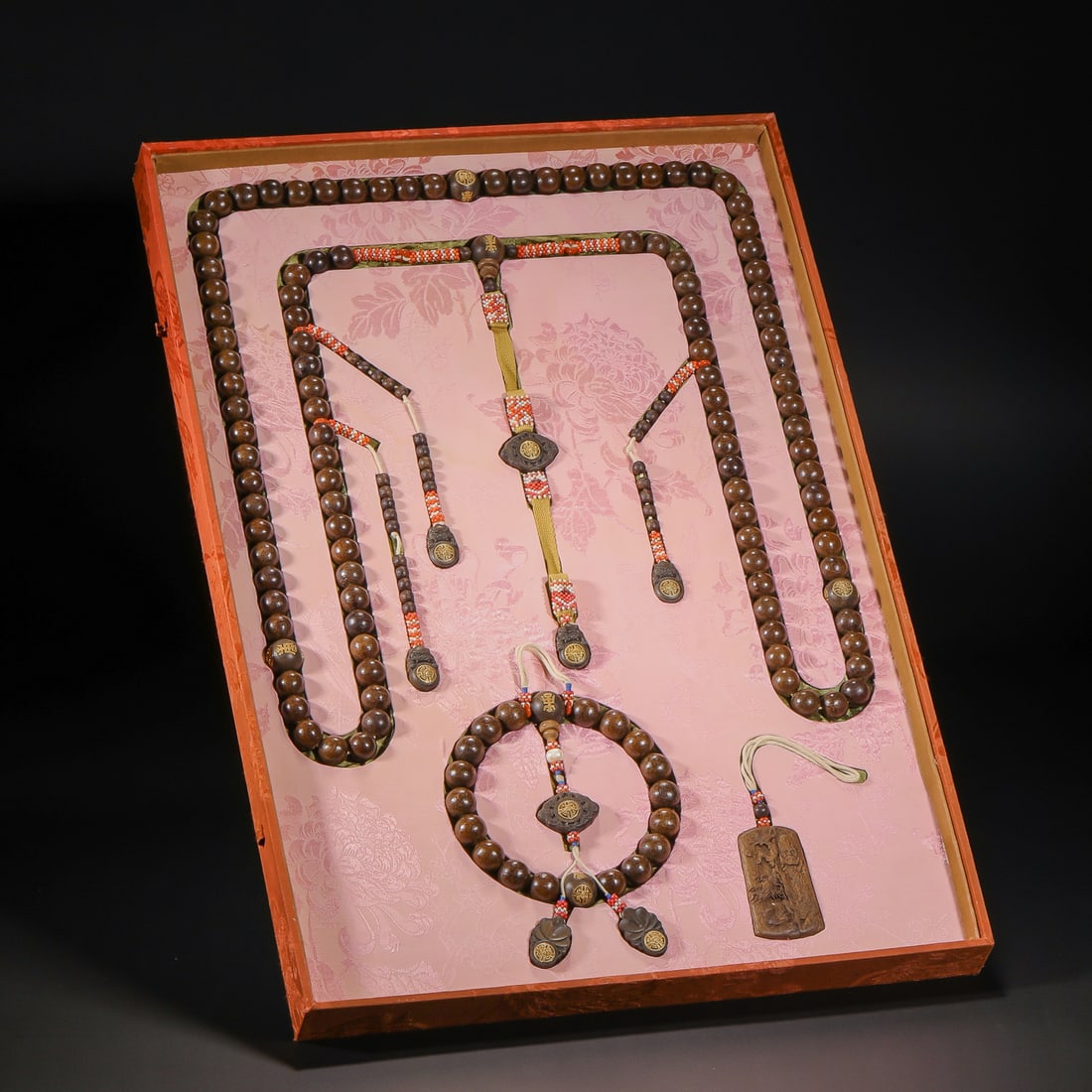 A set of agarwood beads and accessories from the Qing Dynasty: A set of agarwood beads and accessories from the Qing DynastyDiameter1.9cm