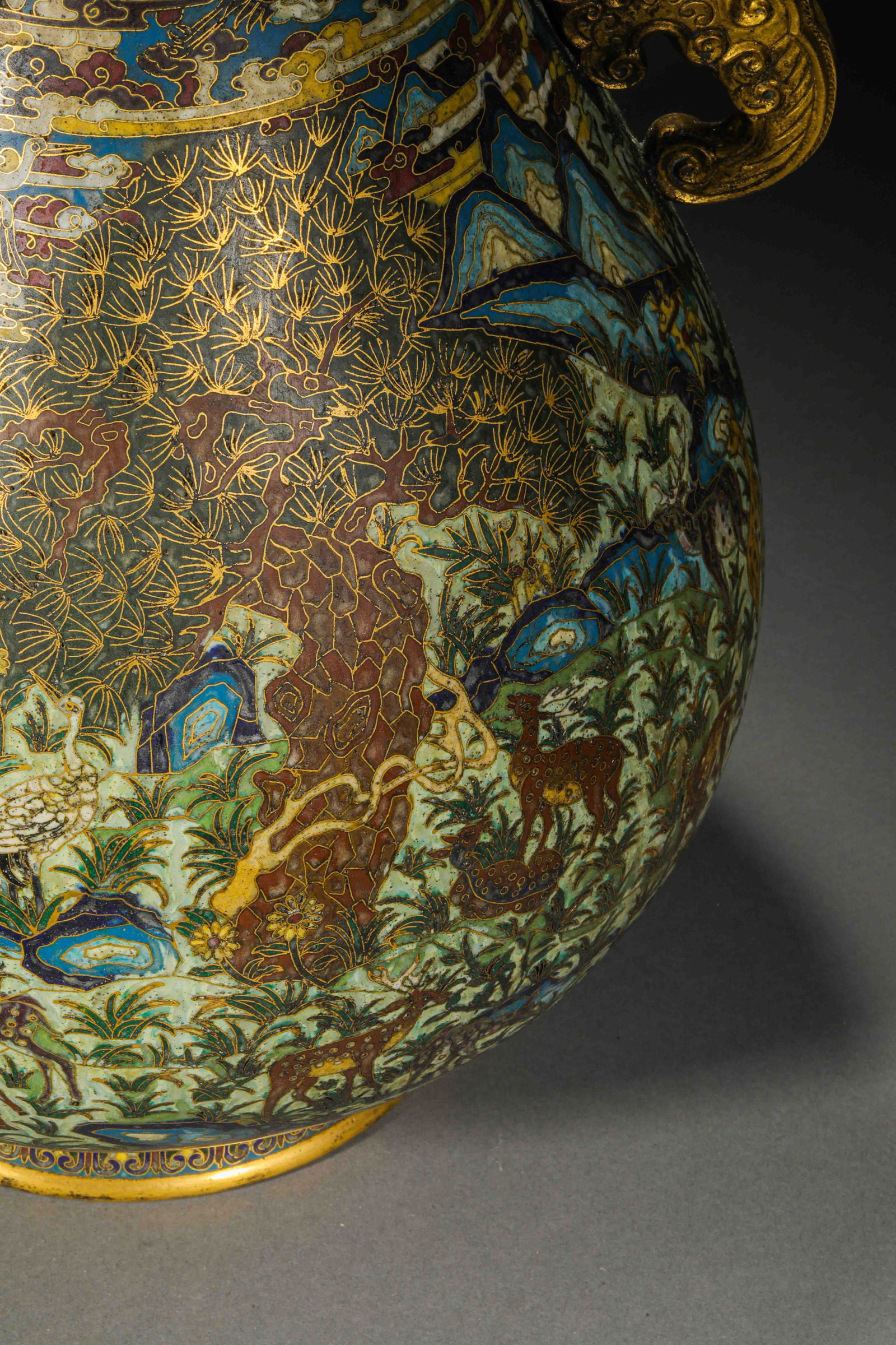 Qing Dynasty cloisonné animal pattern amphorae - 10